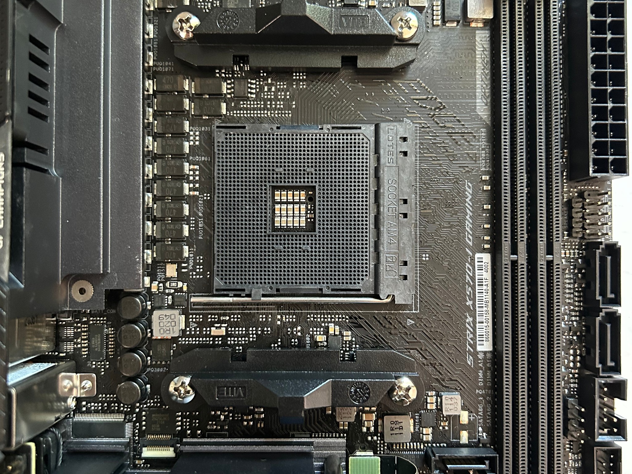 ASUS ROG Strix X570-I Gaming AM4 AMD X570 Mini ITX AMD Motherboard