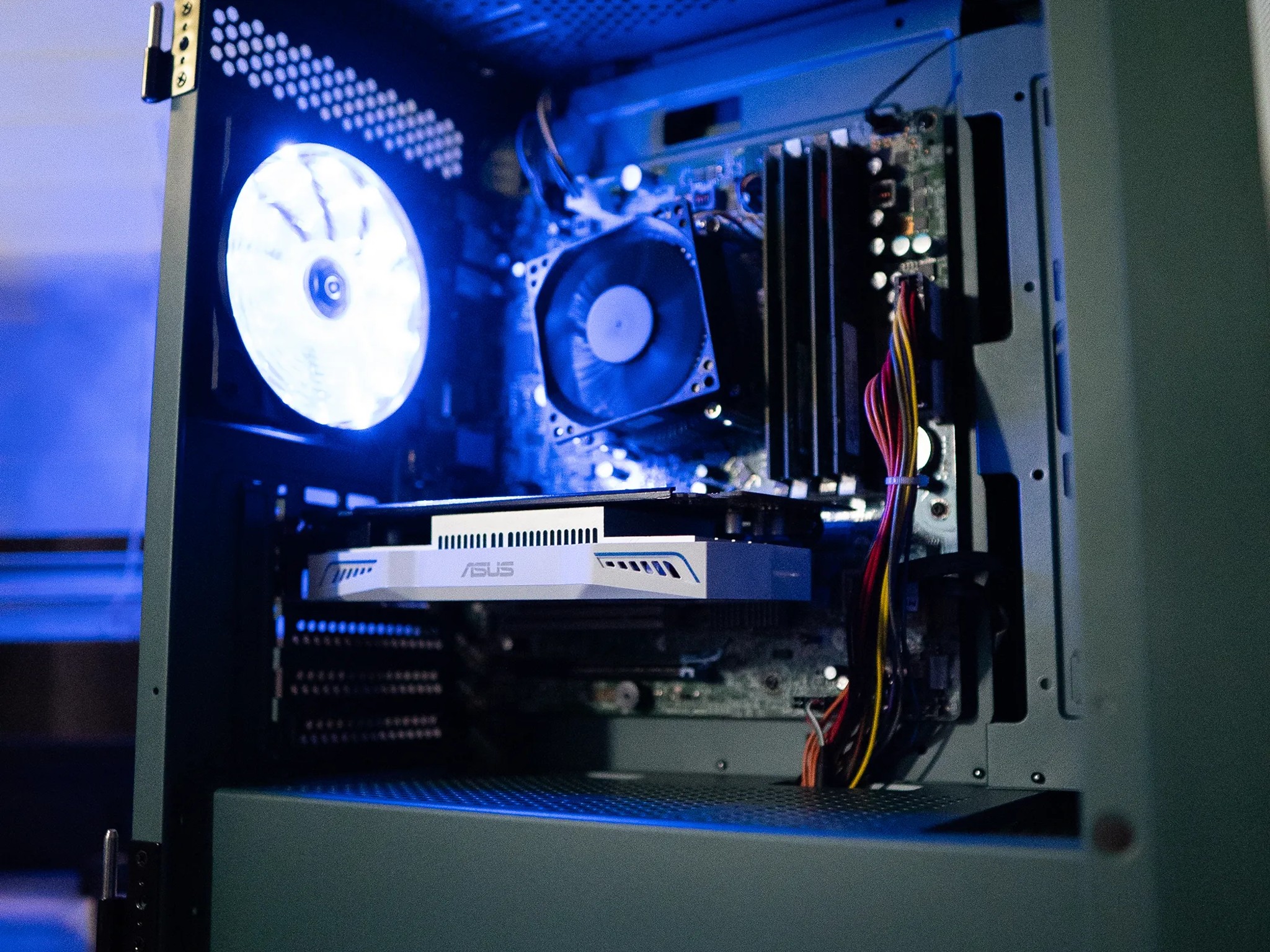 ⚫❄️ | NVIDIA GTX 950 | INTEL i5 2400 | 10GB DDR3 RAM | 240GB SSD + 80GB HDD | Arctic Blizzard