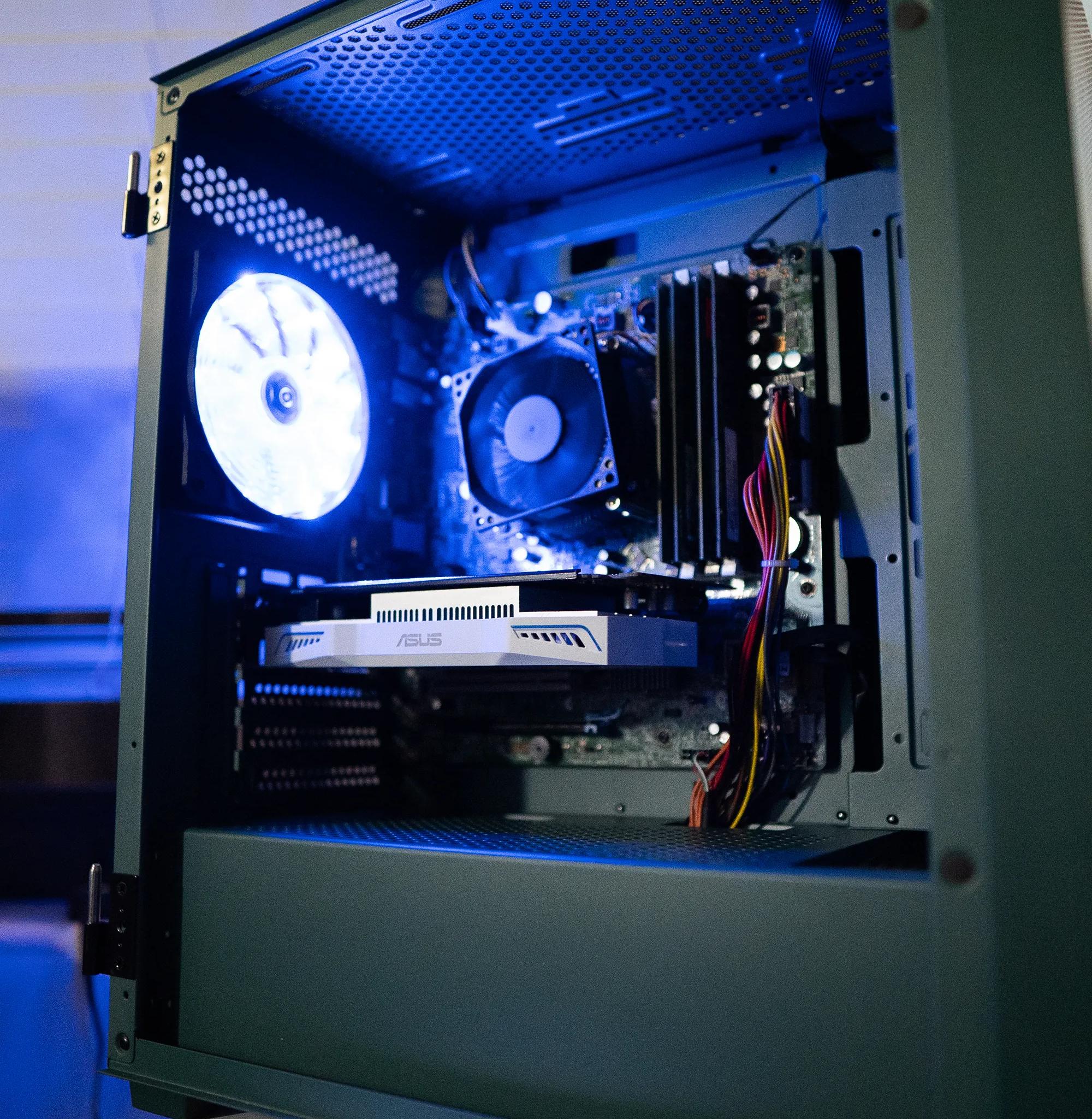 ⚫❄️ | NVIDIA GTX 950 | INTEL i5 2400 | 10GB DDR3 RAM | 240GB SSD + 80GB HDD | Arctic Blizzard