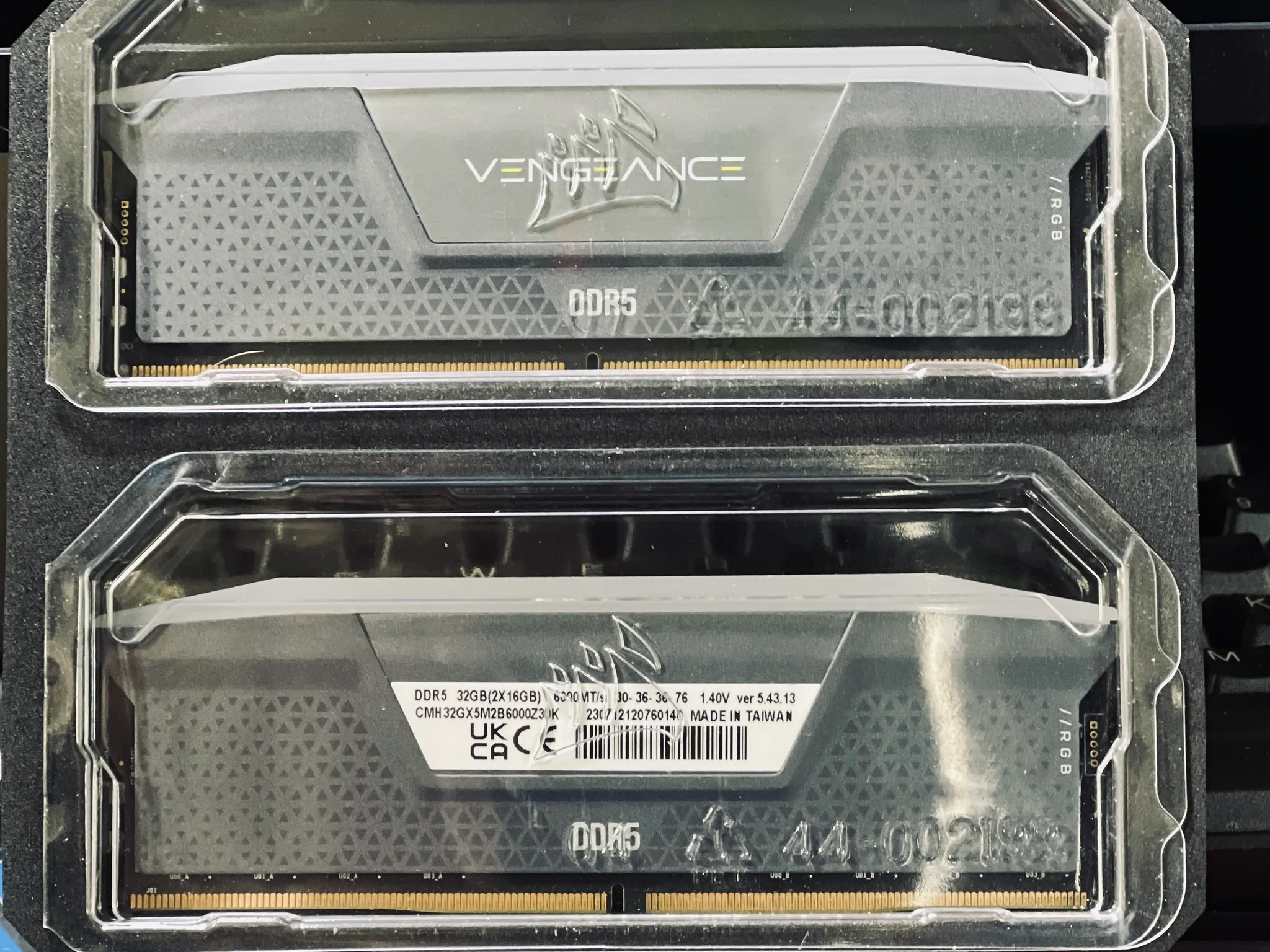 VENGEANCE® RGB 32GB (2x16GB) DDR5 DRAM 6000MT/s CL30 AMD EXPO Memory Kit