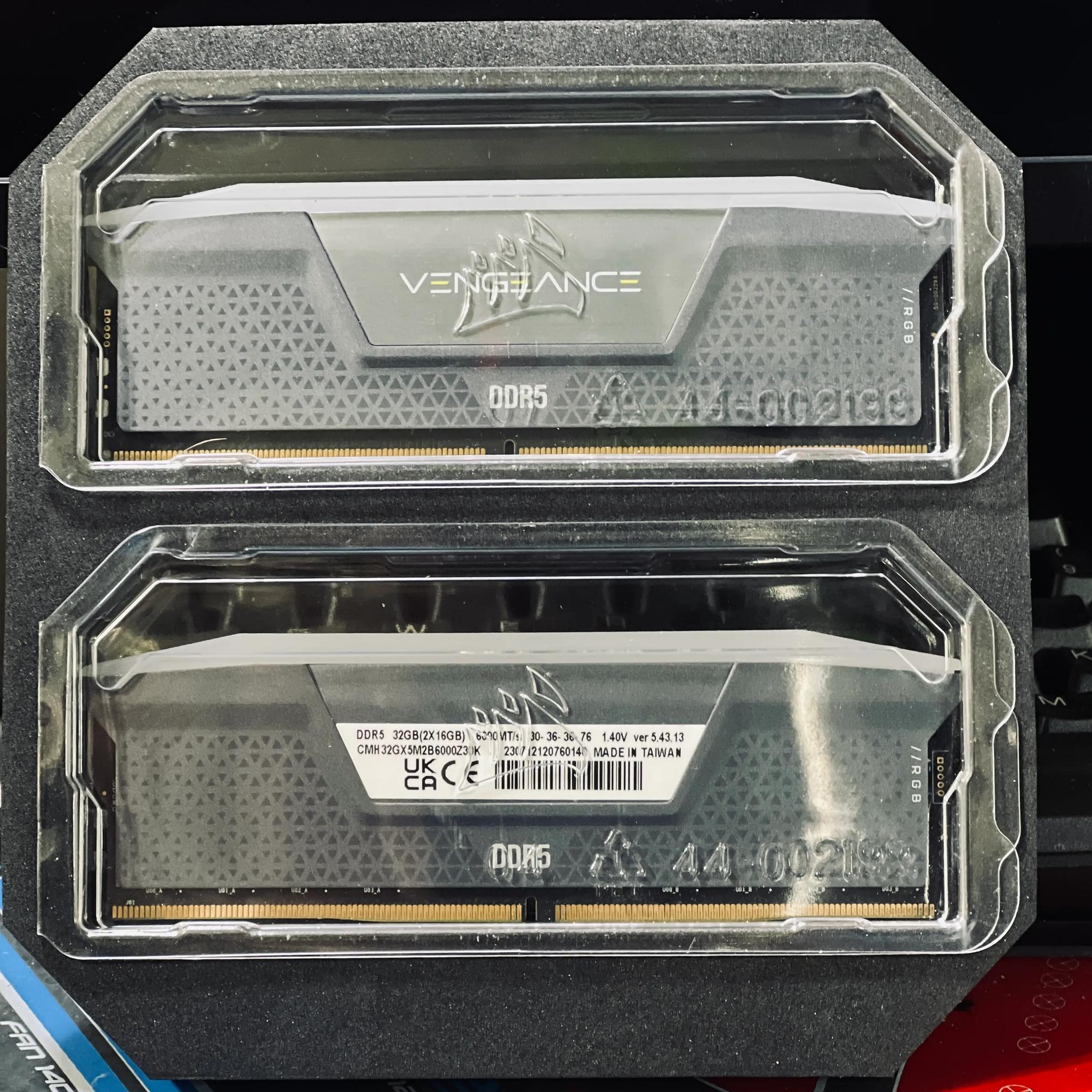 VENGEANCE® RGB 32GB (2x16GB) DDR5 DRAM 6000MT/s CL30 AMD EXPO Memory Kit