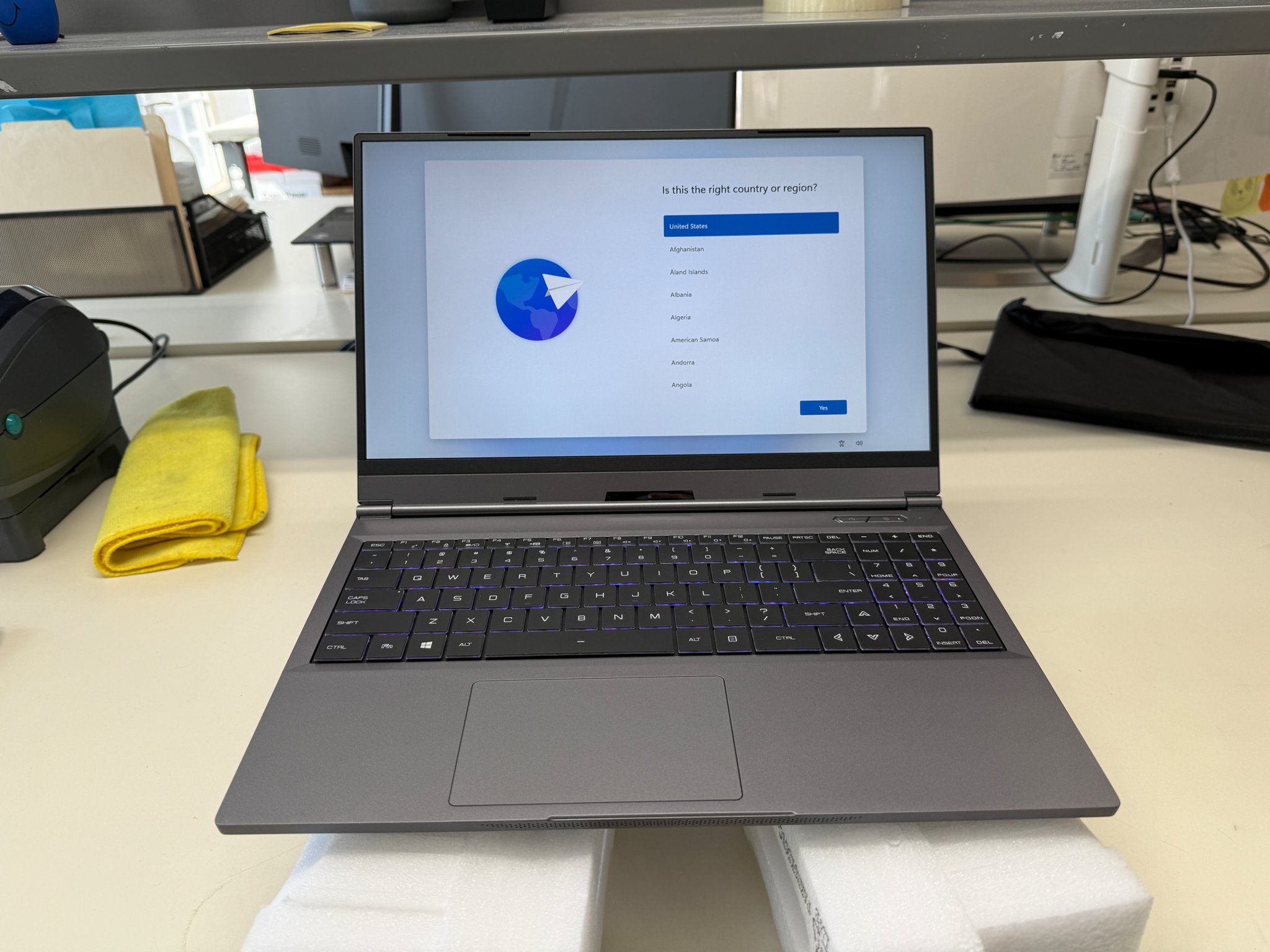 Eluktronics Max-15, i7-10875H, RTX 2070 Super, 32GB RAM, 1TB SSD, 240HZ