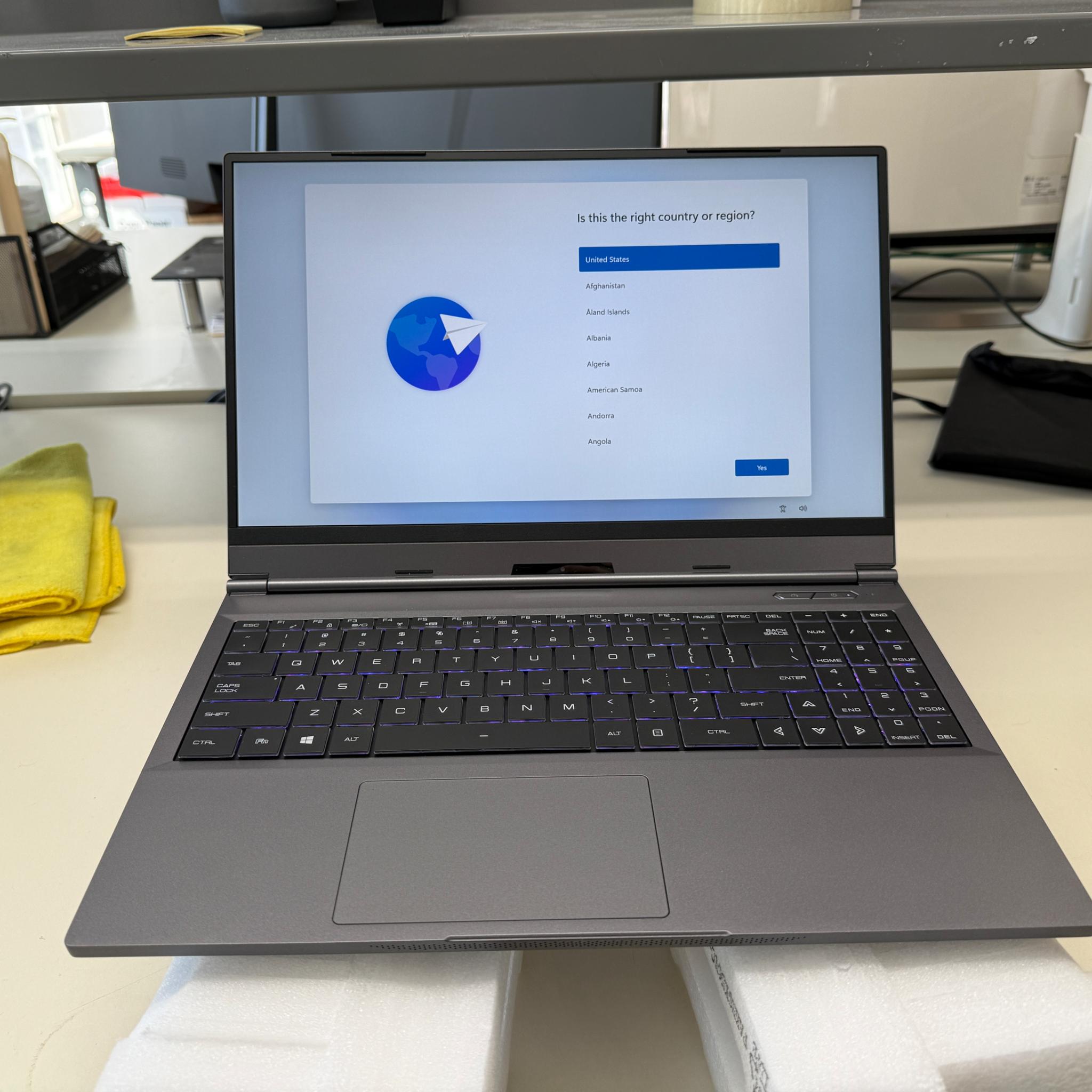 Eluktronics Max-15, i7-10875H, RTX 2070 Super, 32GB RAM, 1TB SSD, 240HZ