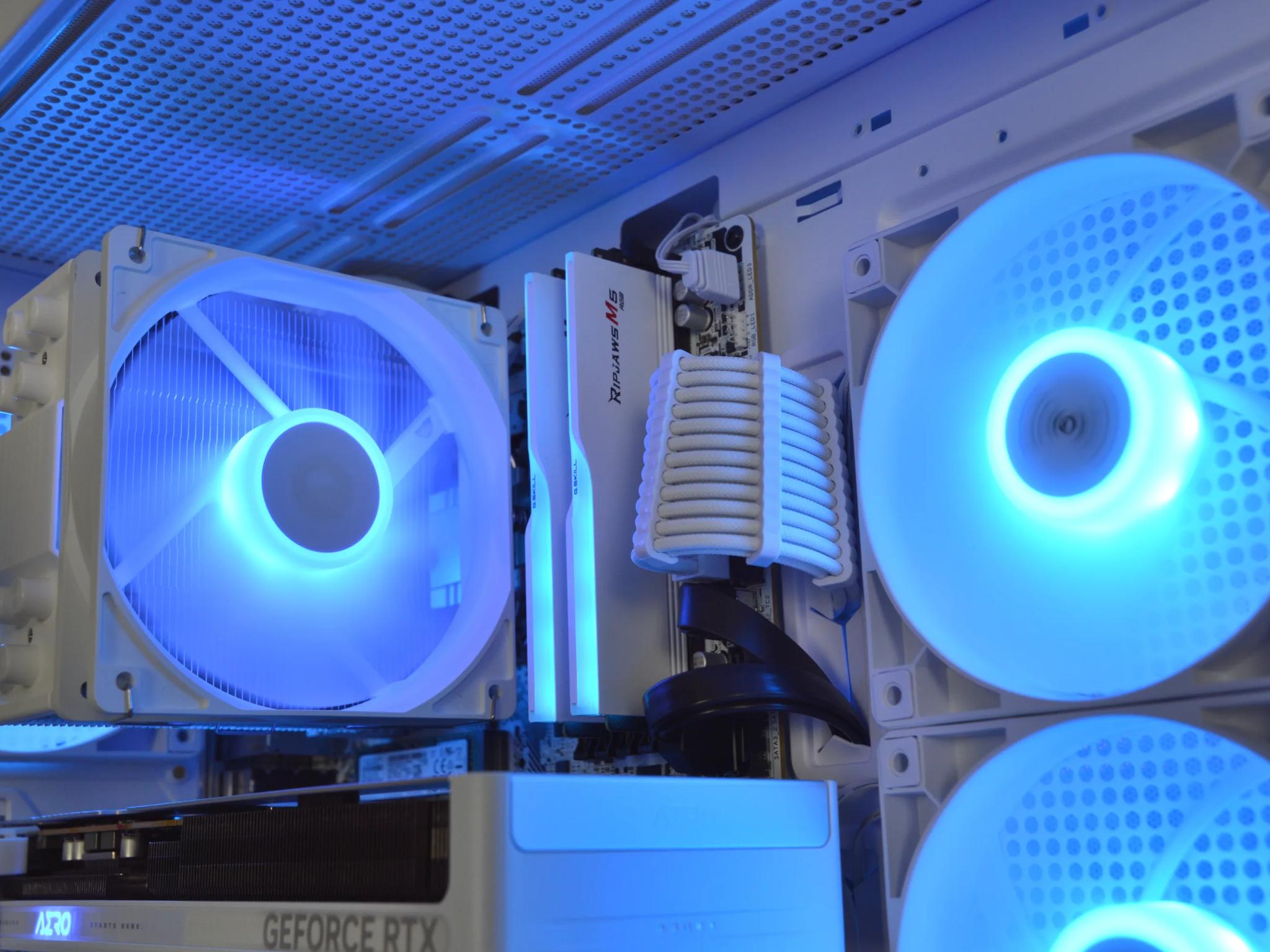 |🌨️White Ocean🌨️| RTX 5060 8GB| Ryzen 5 8400F | 32 GB DDR5 RAM | 1TB NVME SSD |