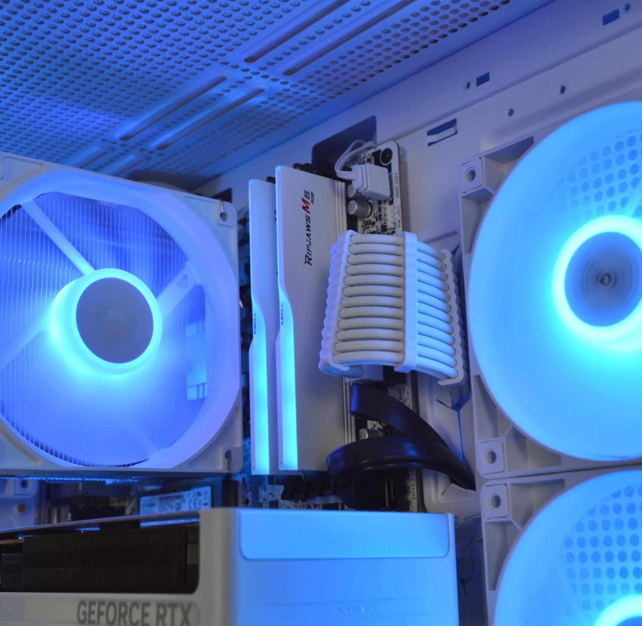 |🌨️White Ocean🌨️| RTX 5060 8GB| Ryzen 5 8400F | 32 GB DDR5 RAM | 1TB NVME SSD |