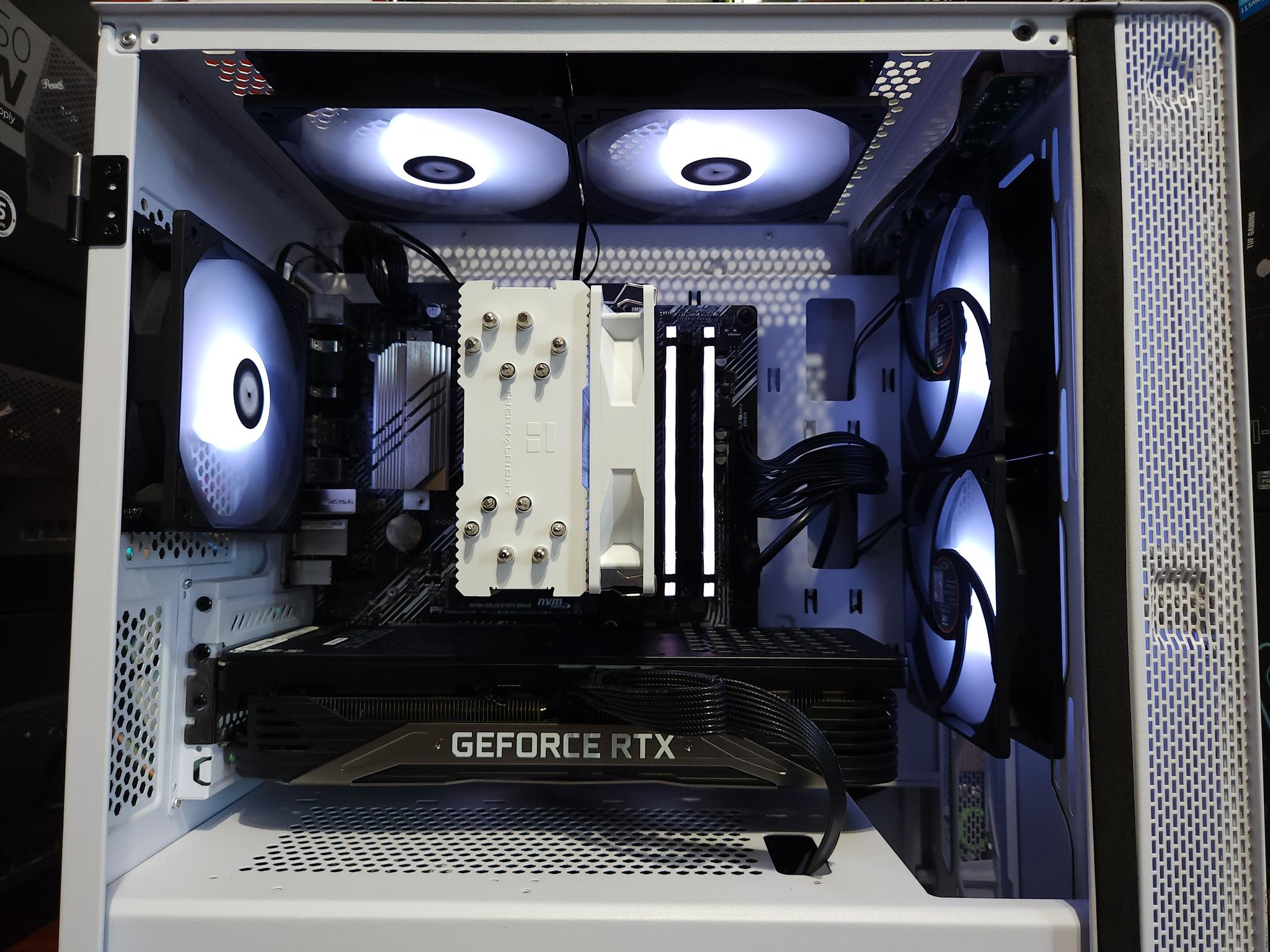 RTX 3070 | Ryzen 7 5700X | 32GB DDR4 RAM 3600 MTs | 1 TB NVME SSD | WIFI & BT