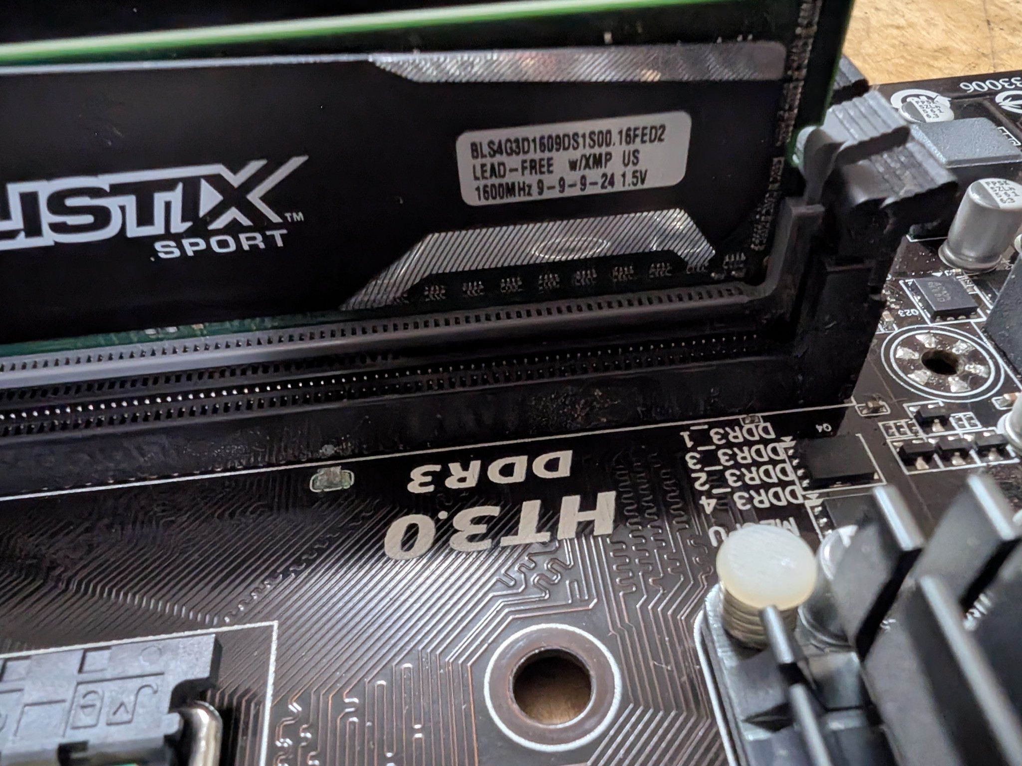 Gigabyte 970A + AMD FX 6300 + 8GB DDR3