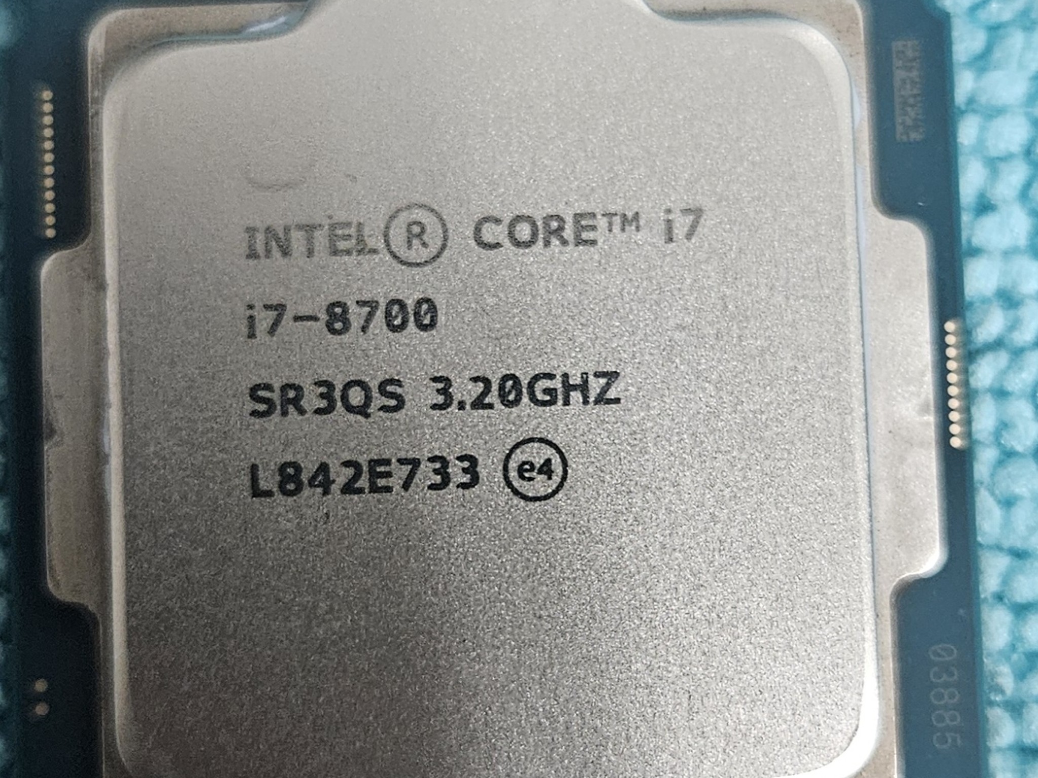 I7 8700