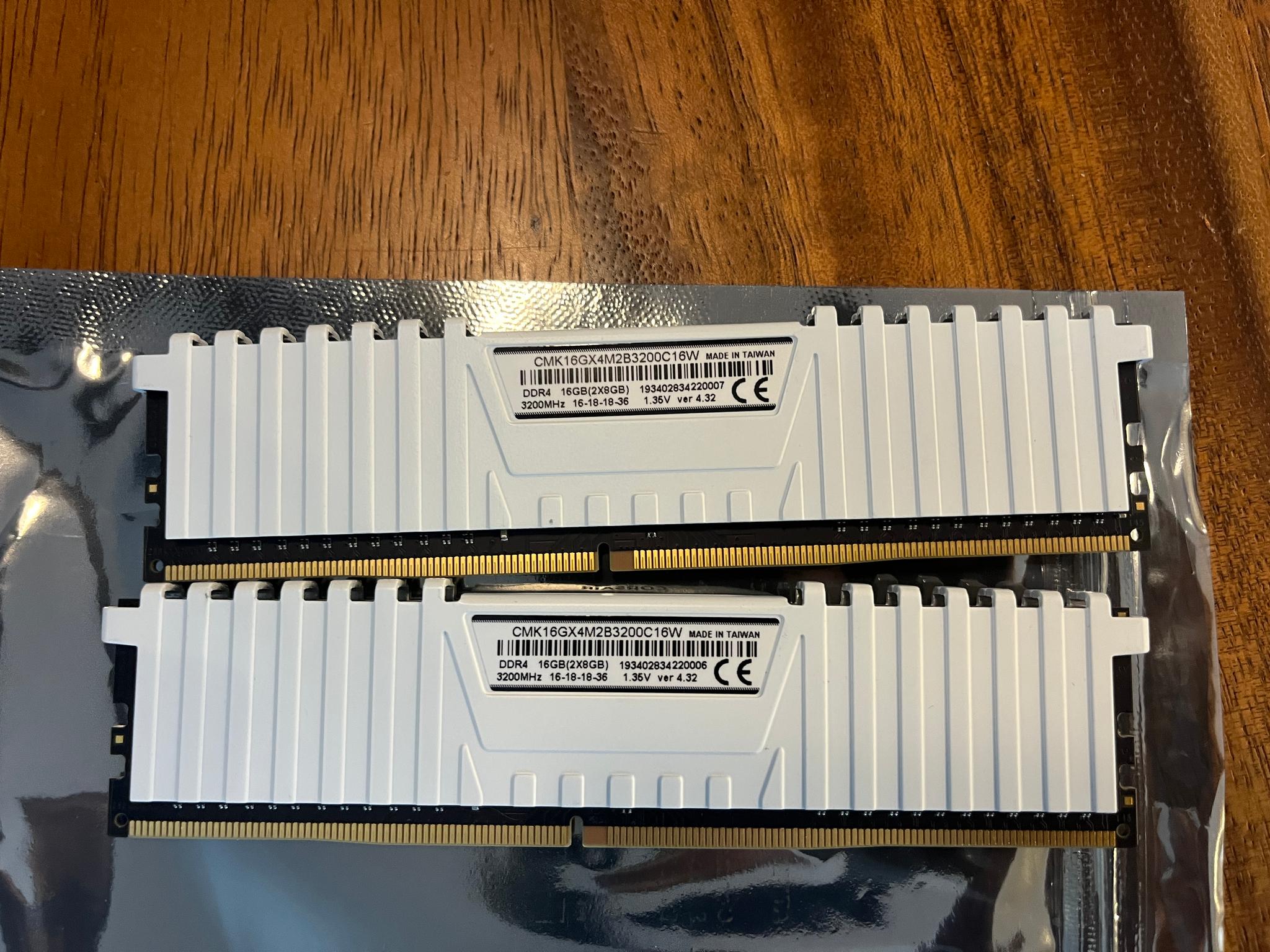 VENGEANCE® LPX 16GB (2 x 8GB) DDR4 DRAM 3200MHz C16 Memory Kit – White