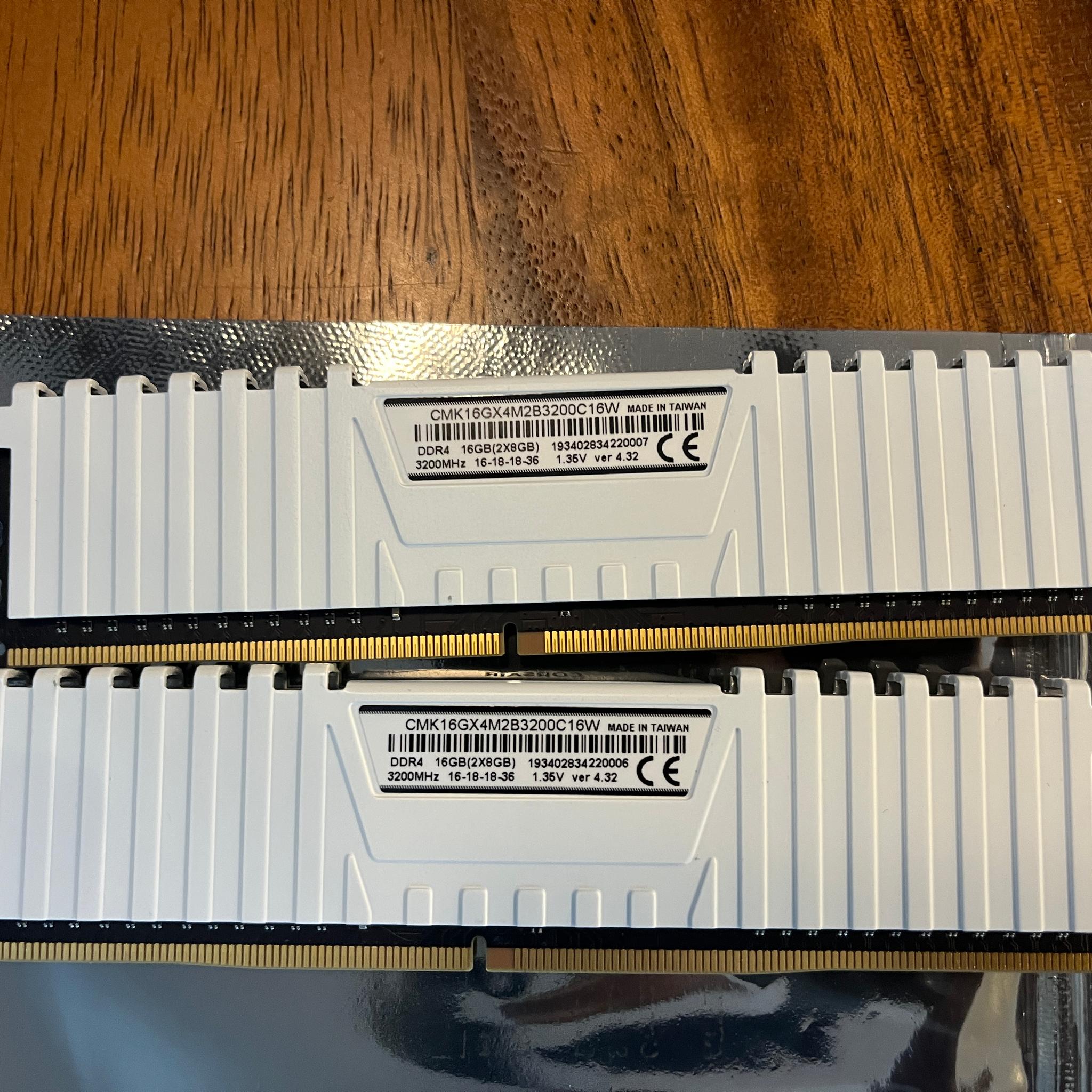 VENGEANCE® LPX 16GB (2 x 8GB) DDR4 DRAM 3200MHz C16 Memory Kit – White