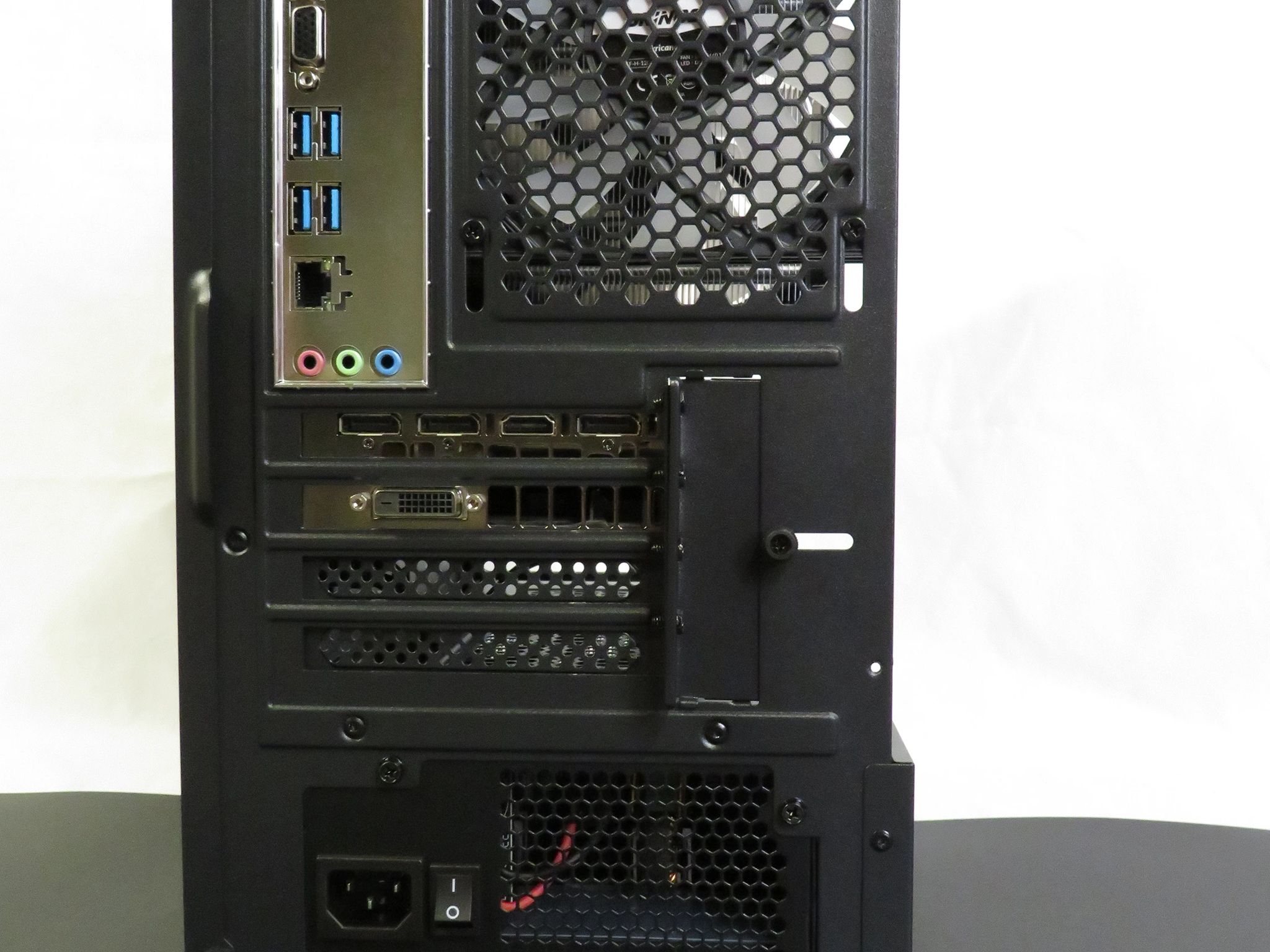 High Quality Entry Level gaming. Ryzen 5 2600 + GTX 1070 + 1 TB M.2 SSD