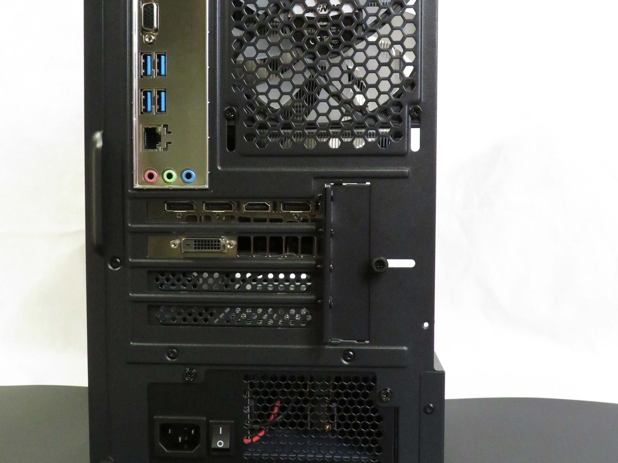 High Quality Entry Level gaming. Ryzen 5 2600 + GTX 1070 + 1 TB M.2 SSD