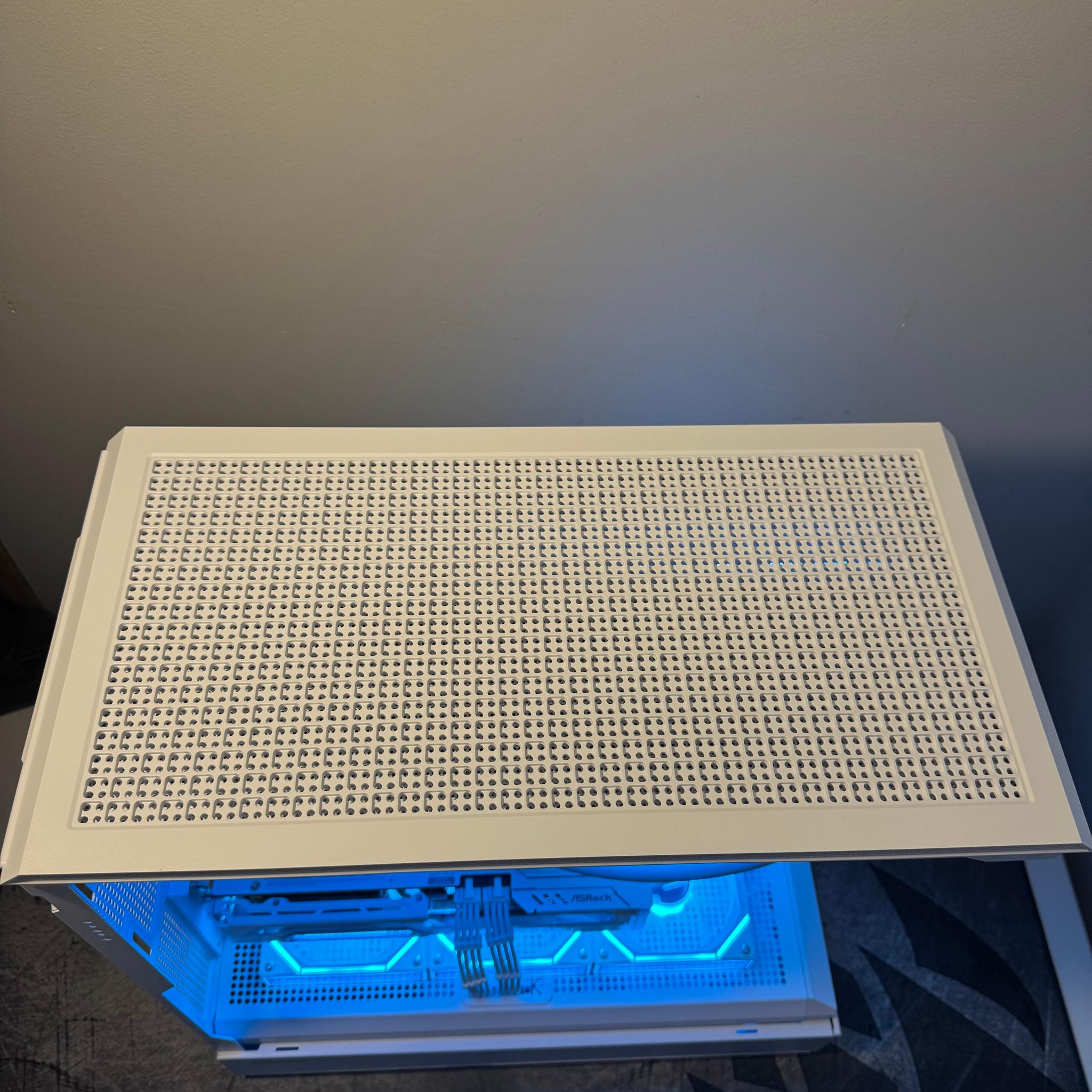 White RX 9070 XT | Ryzen 7 7800X3D | 32GB DDR5 6400 MT/s CL32 | 2TB Storage | Free Shipping