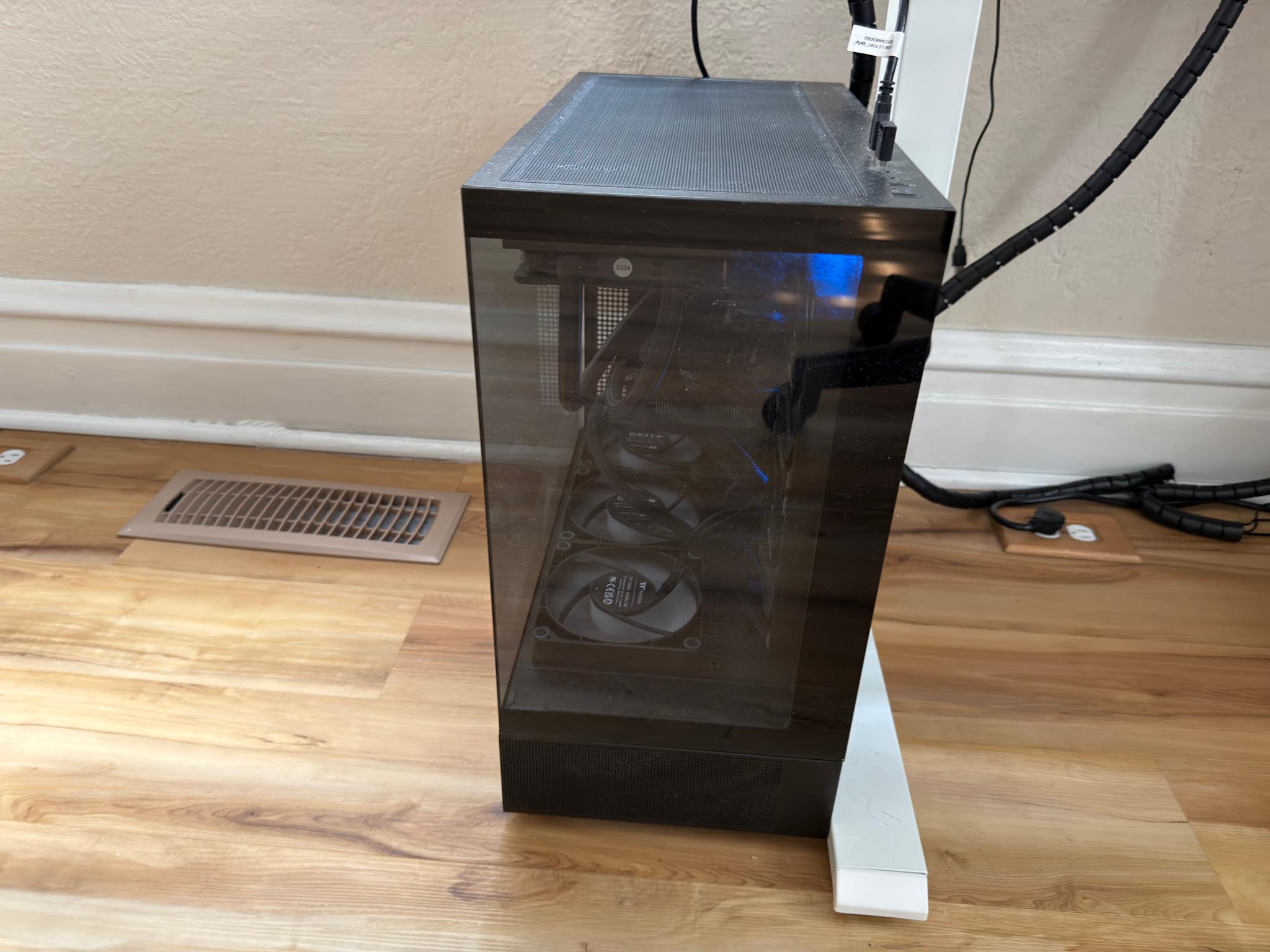 Gaming/Workstation pc in excellent condition! Intel I7-13700f, Nvidia RTX 4060, 1TB M2 Storage