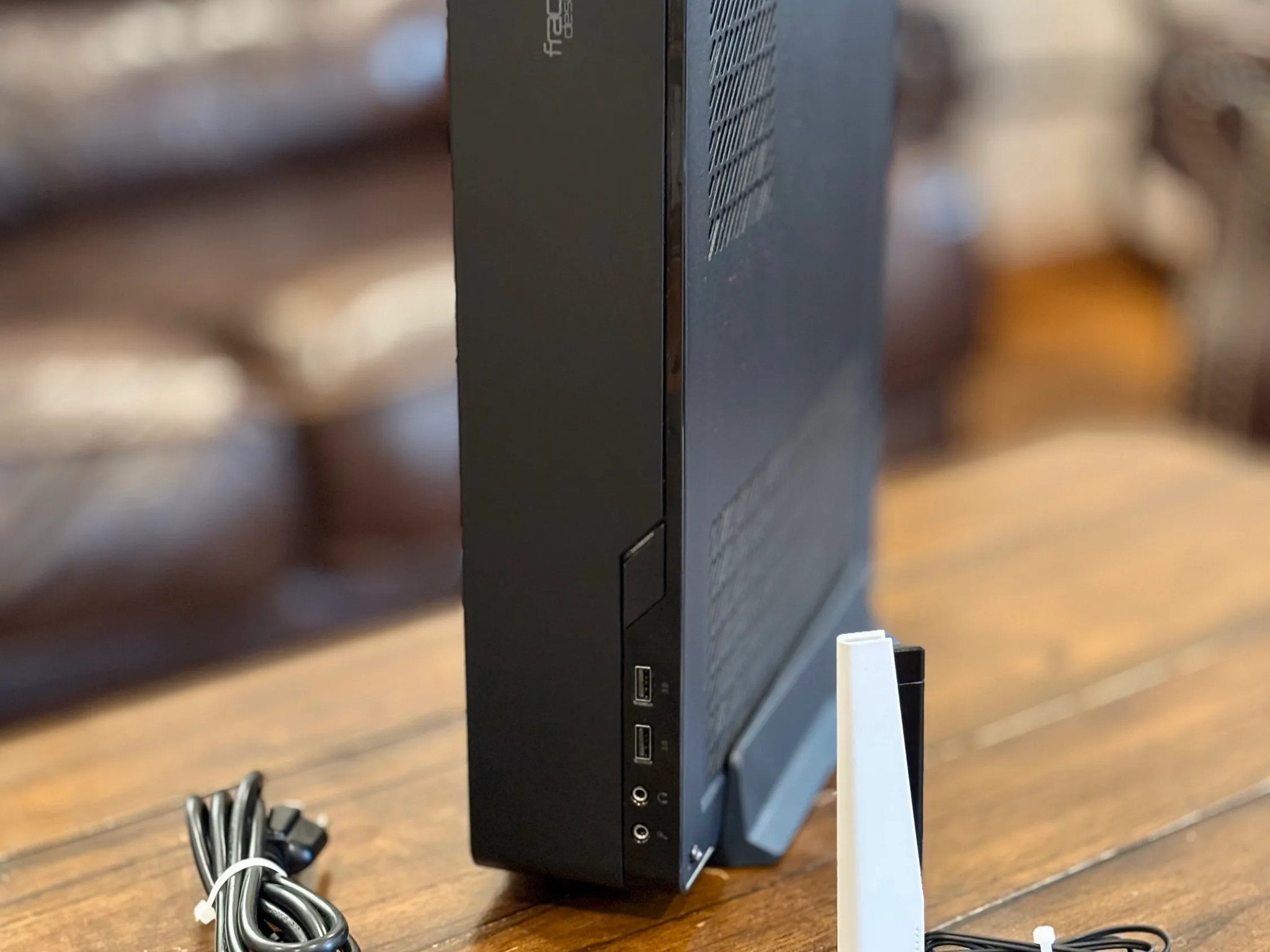 Console-Size Gaming PC for 1080p 60+ FPS Gaming | Small Form Factor Build | Home Theater PC Build