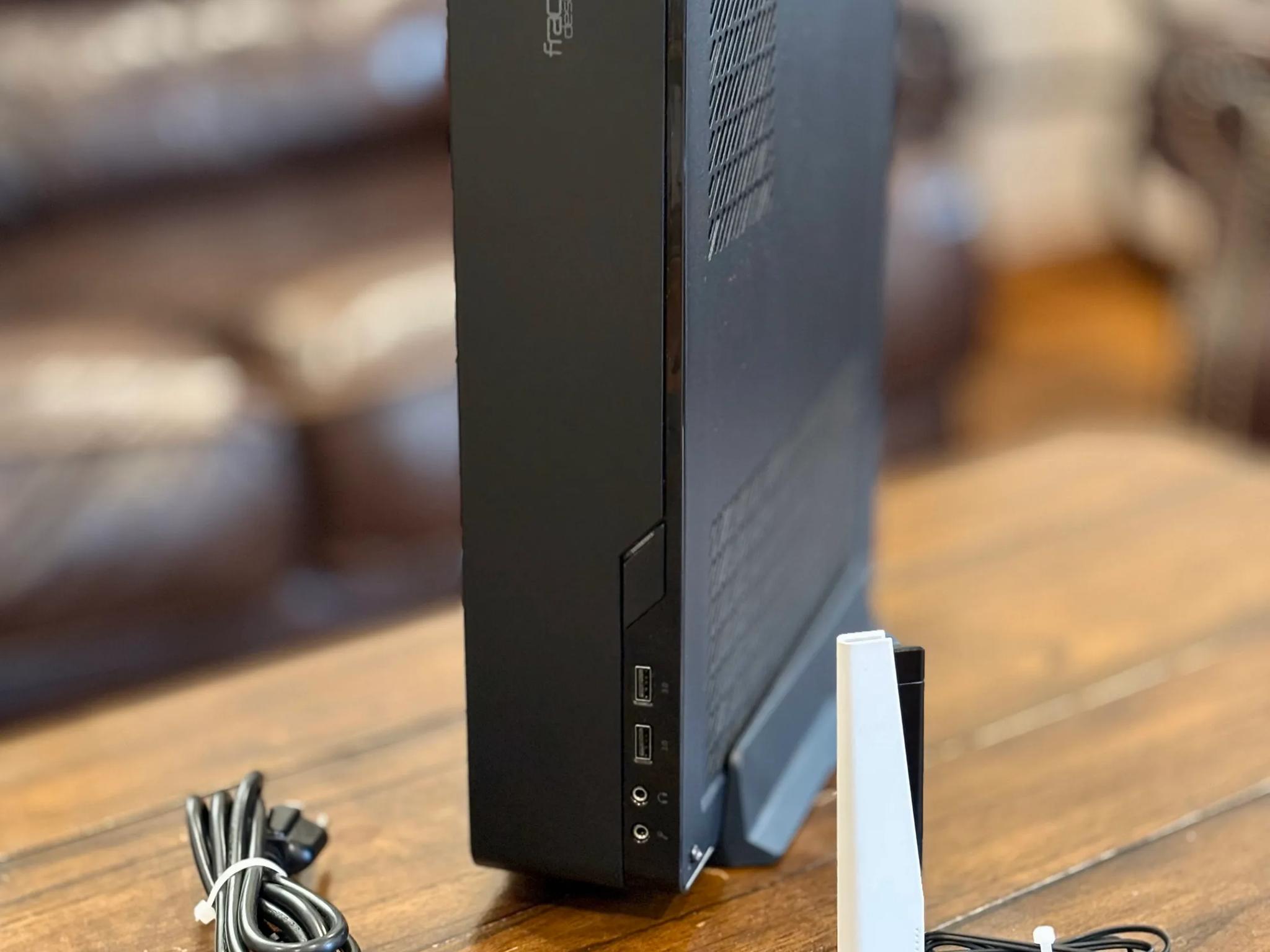 Console-Size Gaming PC for 1080p 60+ FPS Gaming | Small Form Factor Build | Home Theater PC Build