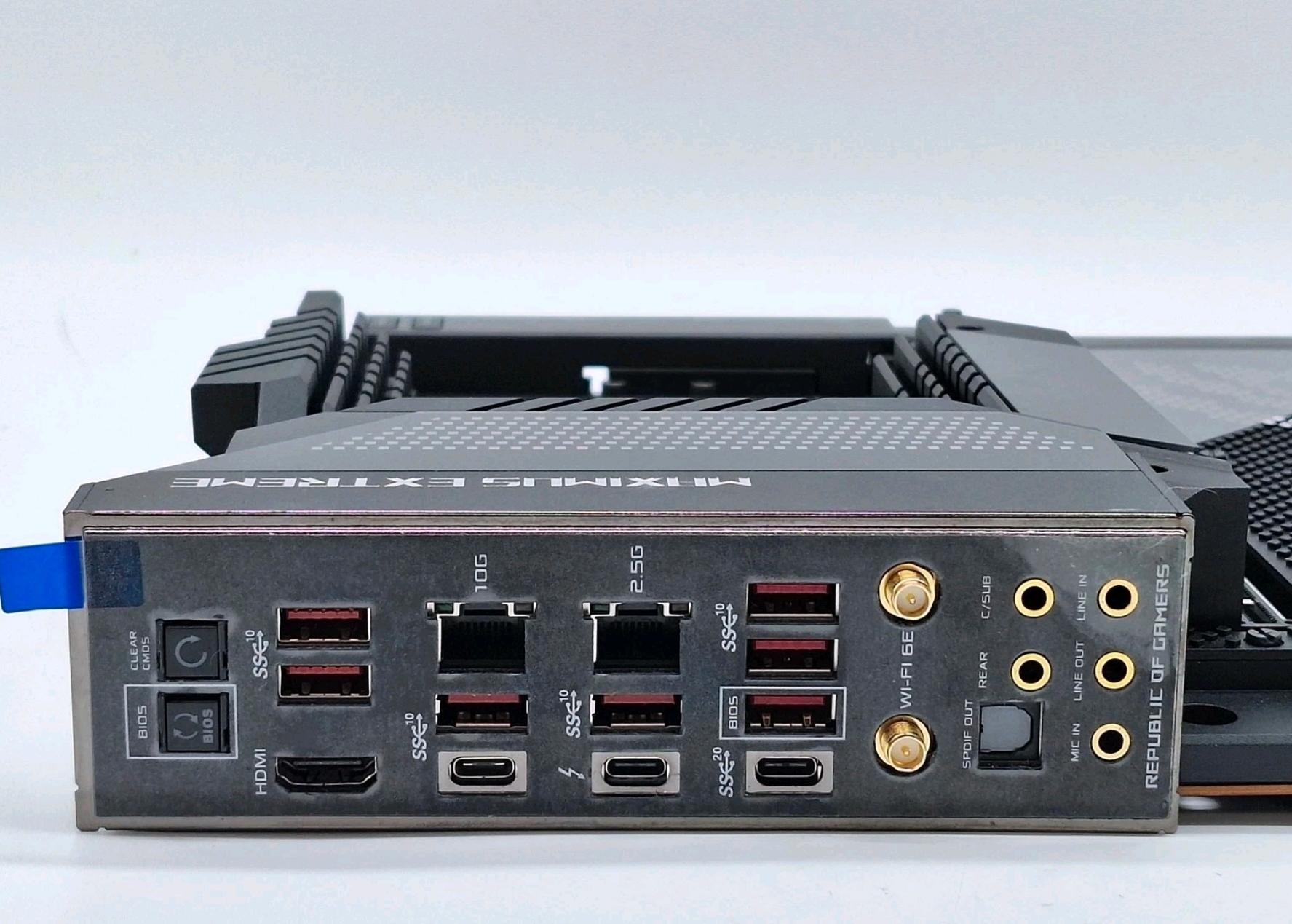 ASUS ROG MAXIMUS Z690 EXTREME - Image 4