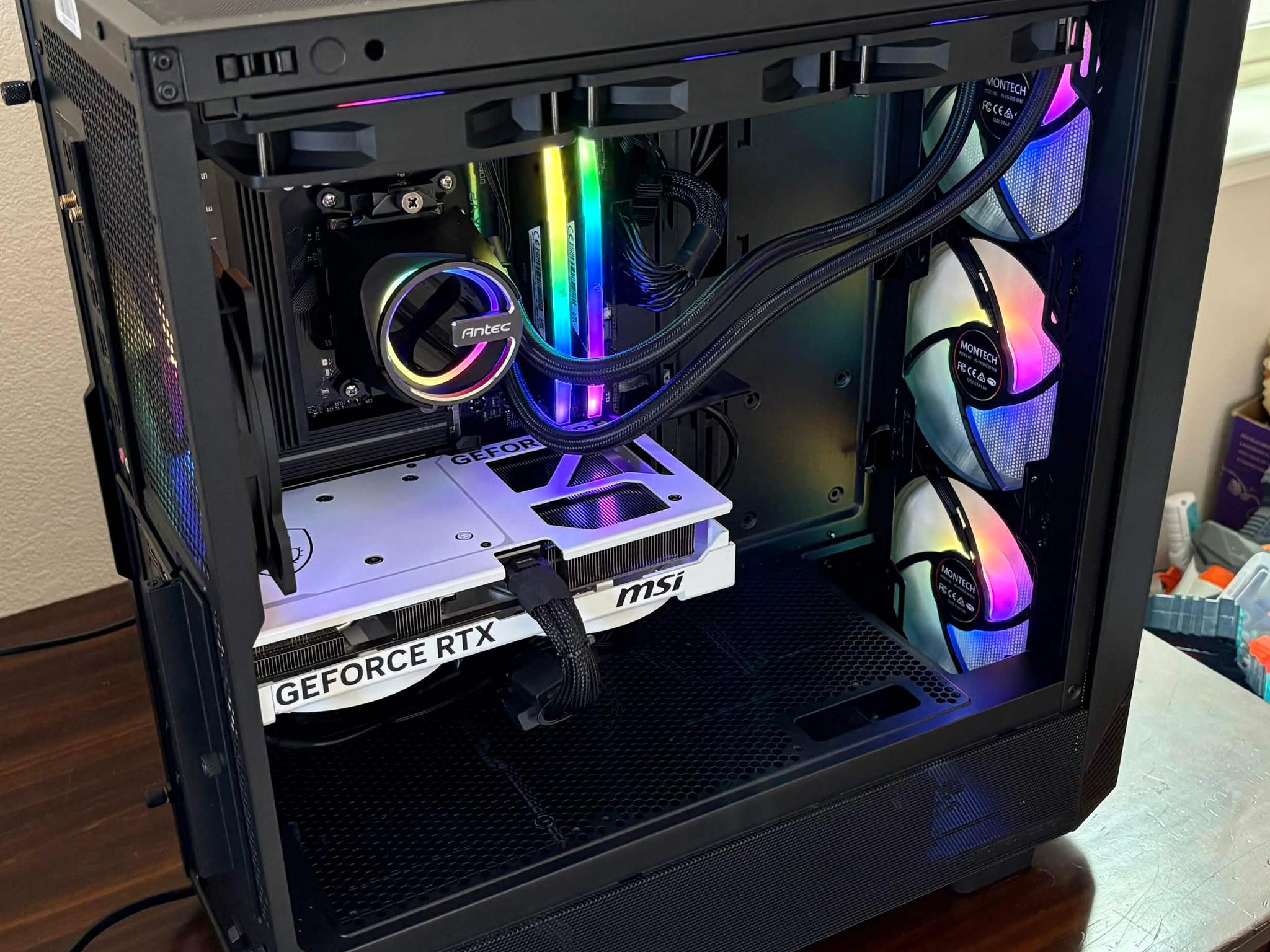 Black PC build made for 1440p Gaming