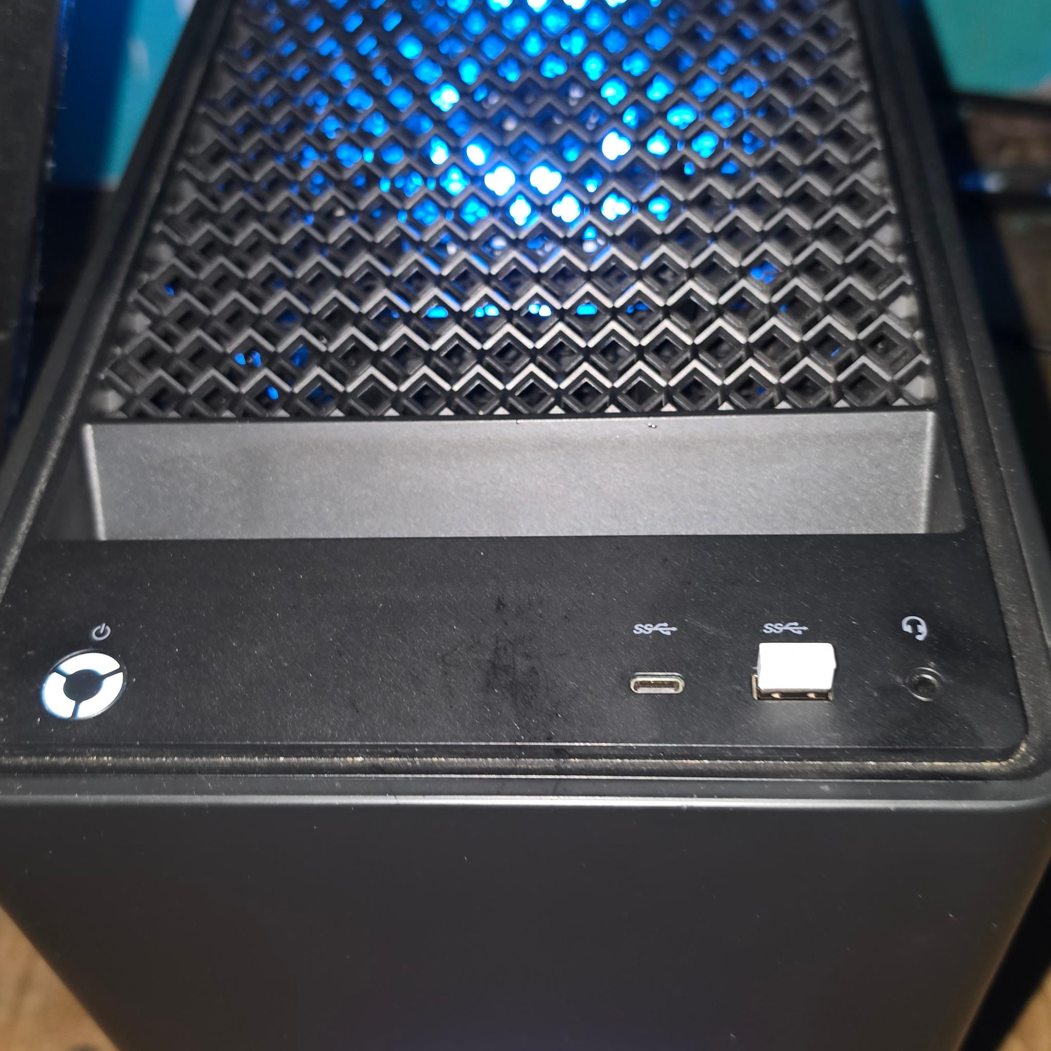 RTX 5070, AMD Ryzen 7 7800X3D, 32 GB DDR5 Ram, 850W PSU