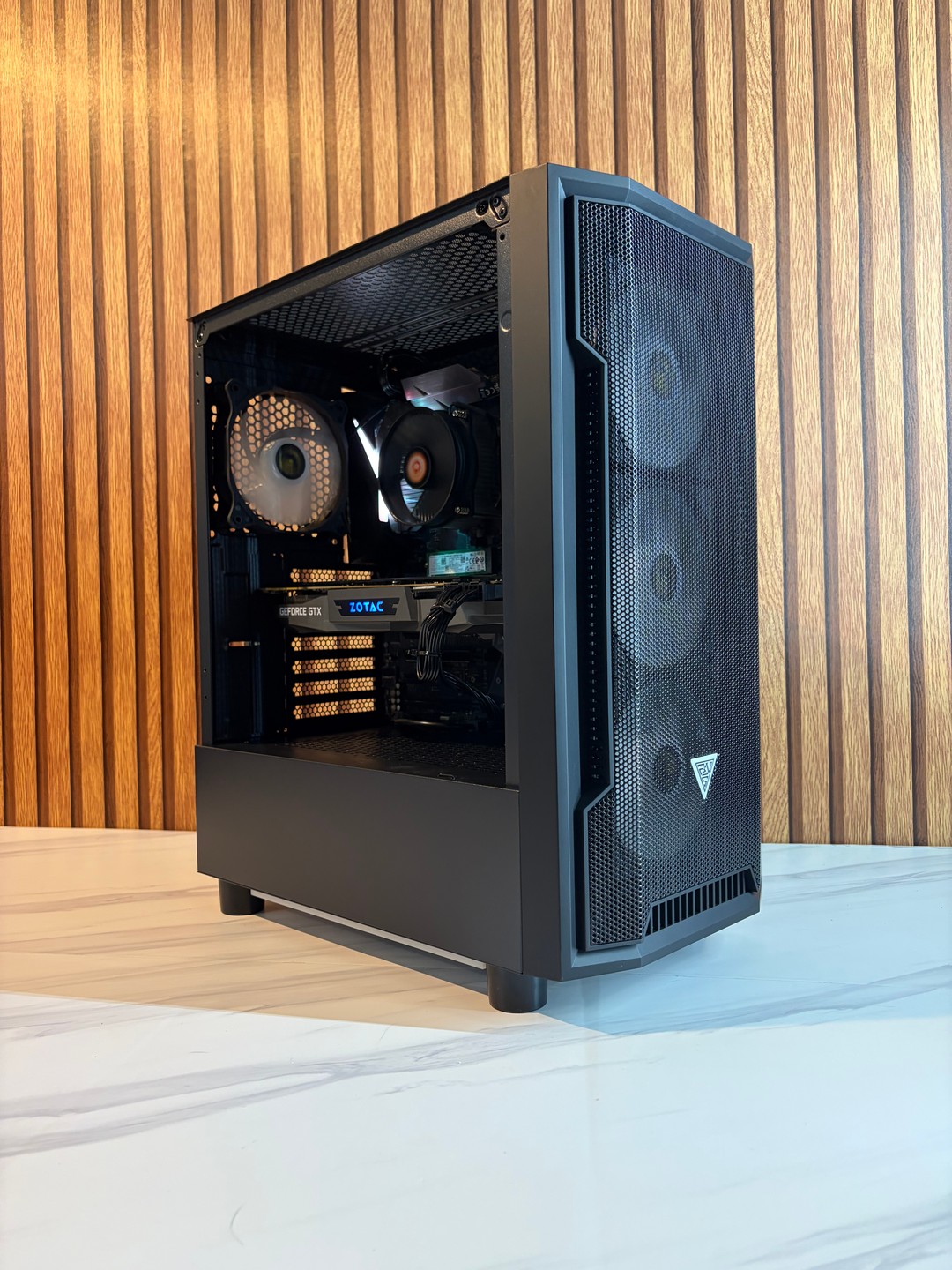 GTX 1080TI 11GB | I7 7700 | 16GB DDR4 | 550W | 256GB NVME | Jawa