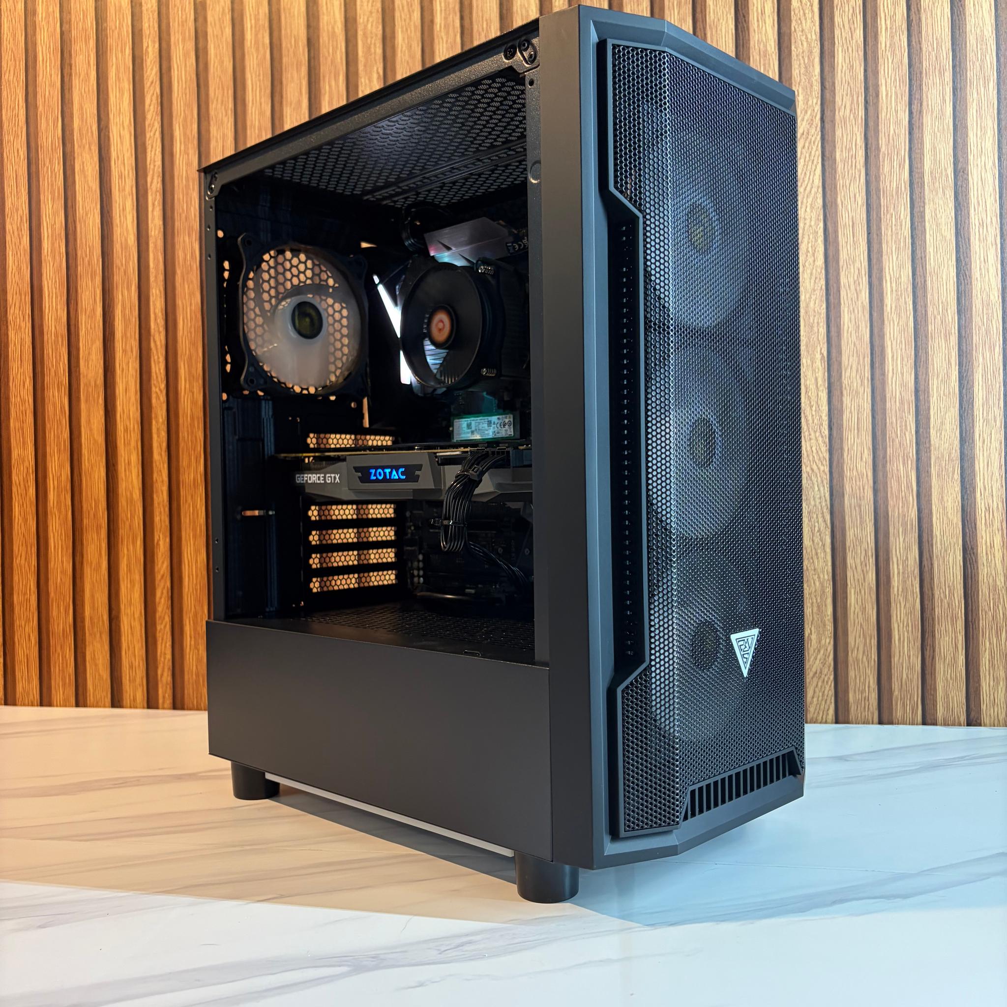 GTX 1080TI 11GB | I7 7700 | 16GB DDR4 | 550W | 256GB NVME
