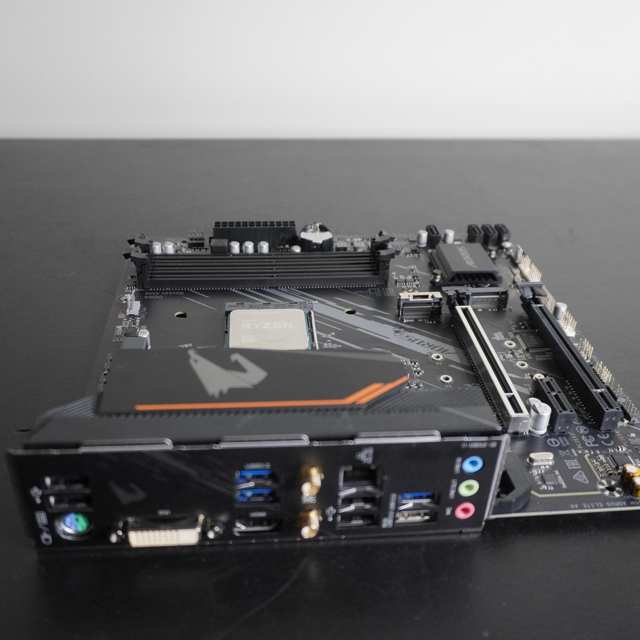 AMD R7 5800 XT + GIGABYTE B550M AORUS Elite AX (rev 1.3) AMD AM4 mATX