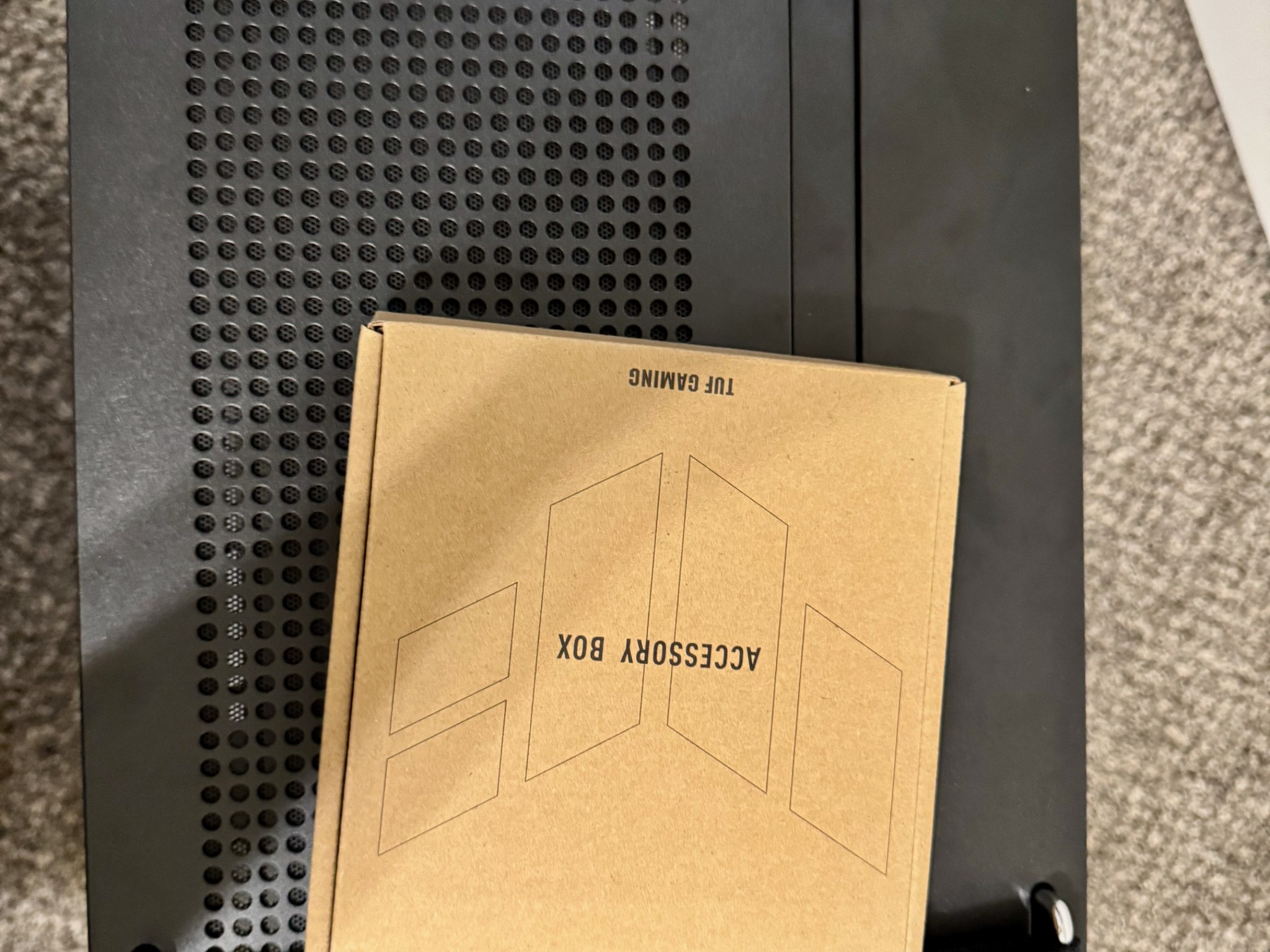 Black - Asus TUF Gaming GT502 in retail packaging.