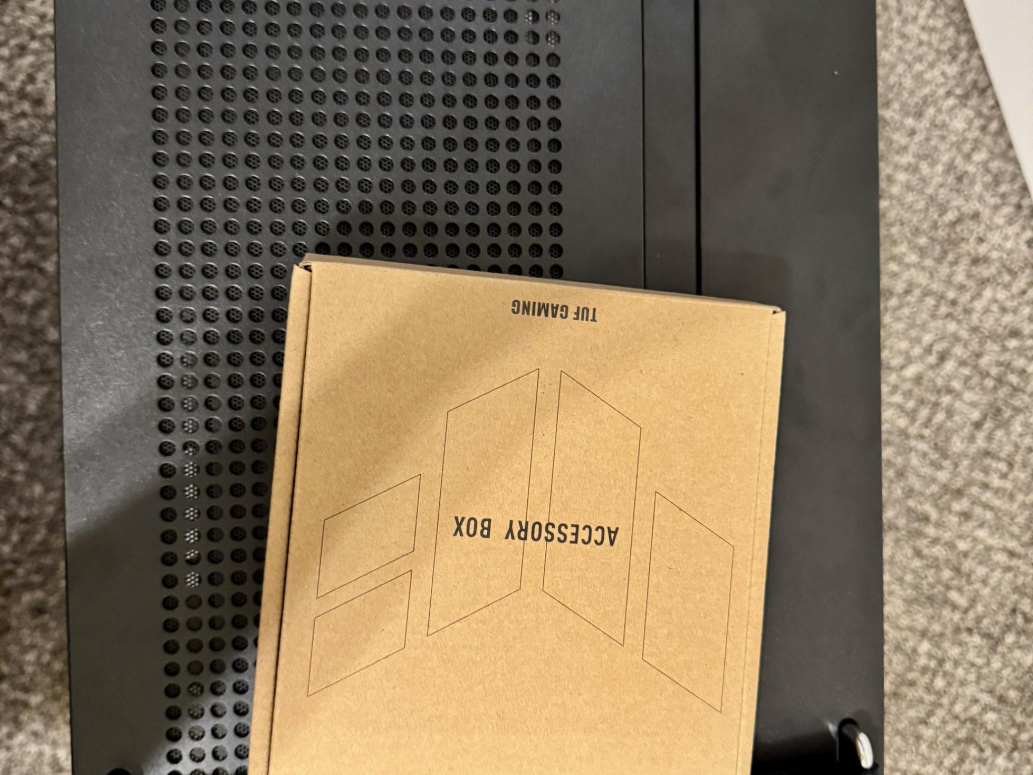 Black - Asus TUF Gaming GT502 in retail packaging.