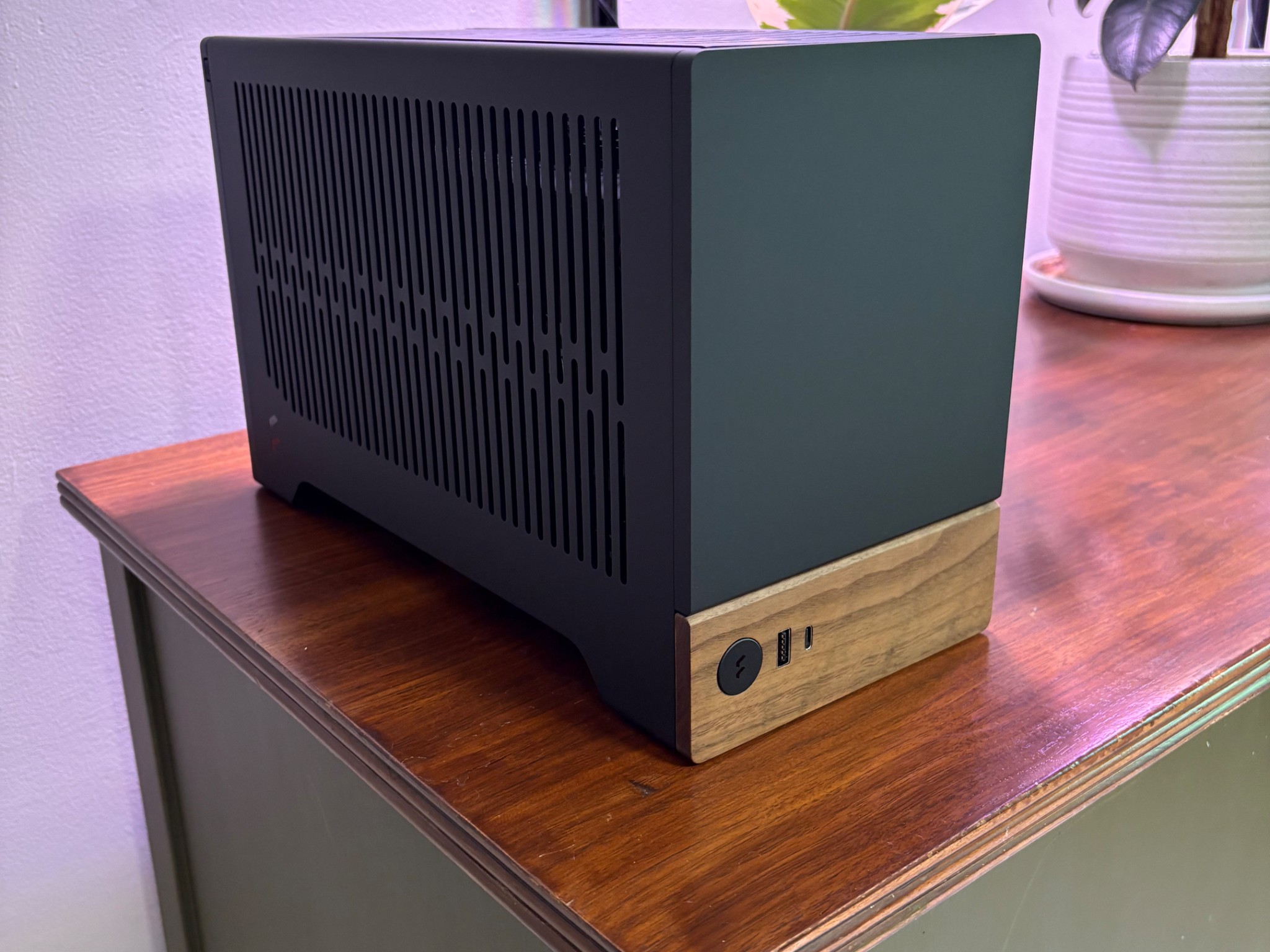 RTX 5070TI | Ryzen 7 7800X3D | 32GB DDR5 | 1.5TB SSD | 1000W PSU | 1x 120MM Fan | Fractal Terra ITX