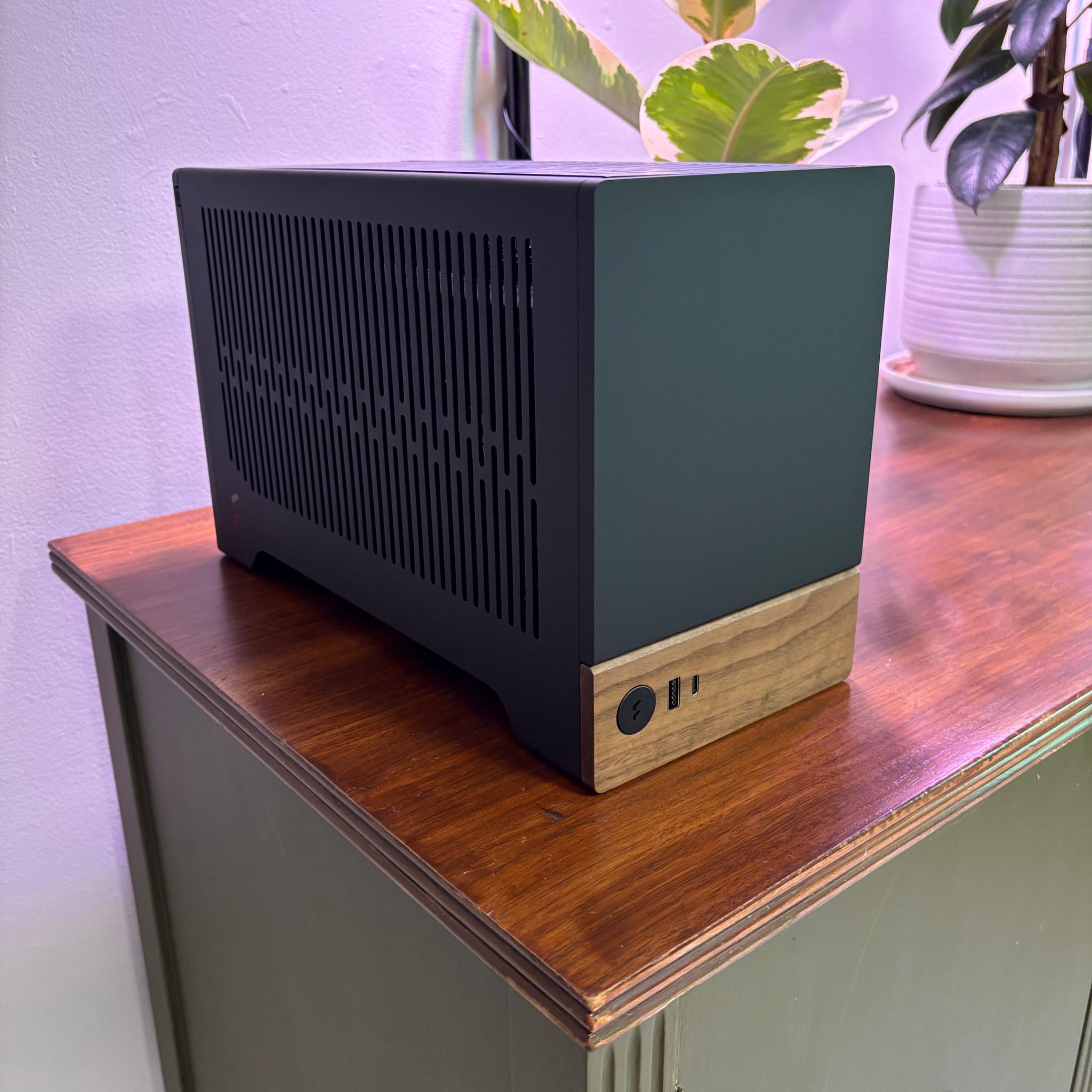 RTX 5070TI | Ryzen 7 7800X3D | 32GB DDR5 | 1.5TB SSD | 1000W PSU | 1x 120MM Fan | Fractal Terra ITX
