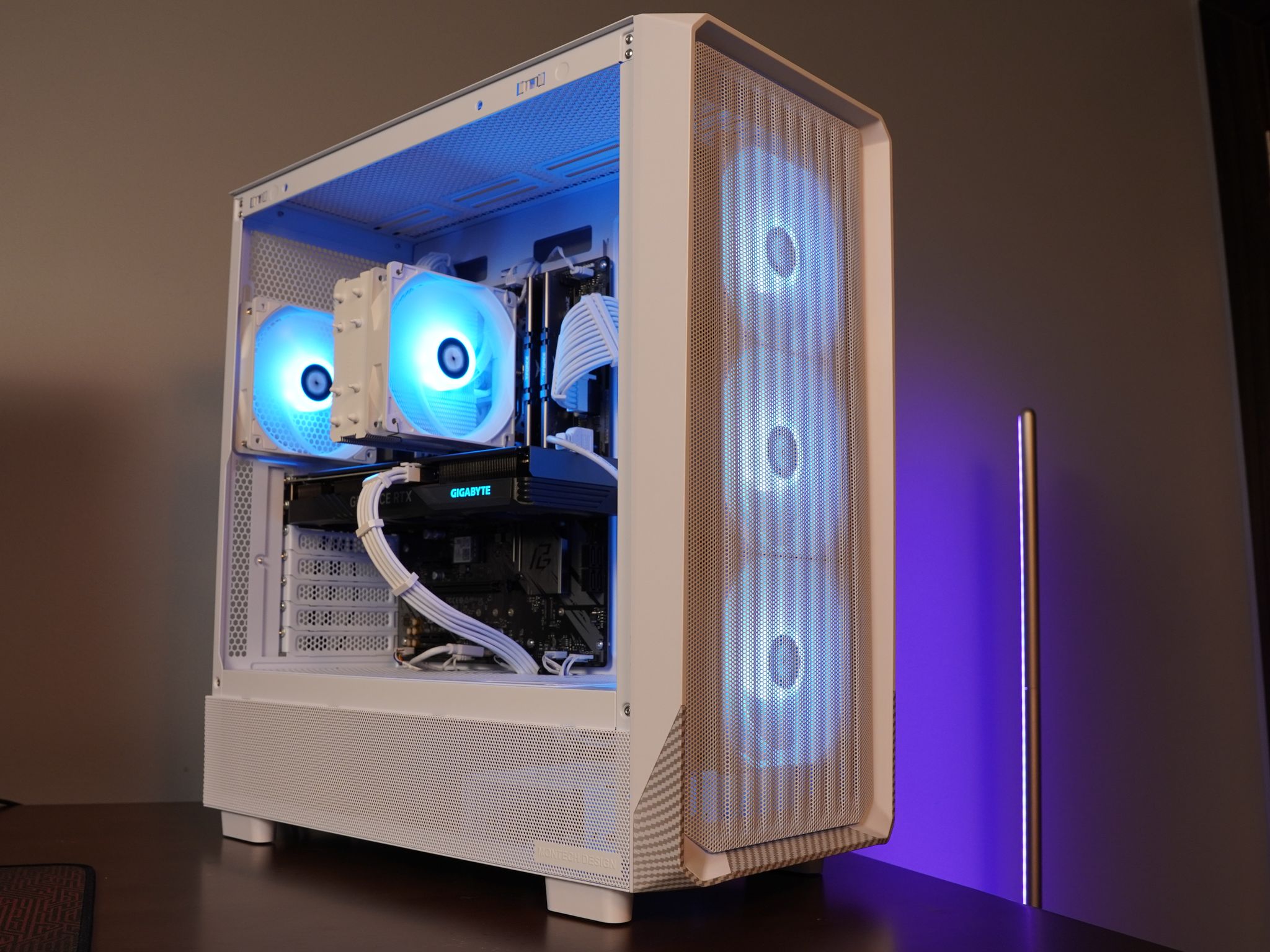 🤍ARCTIC🤍 1440p/1080p GAMING MACHINE 💚RTX 4060 🧡 Ryzen 5 3600 | 16GB | WIFI | WIN 11