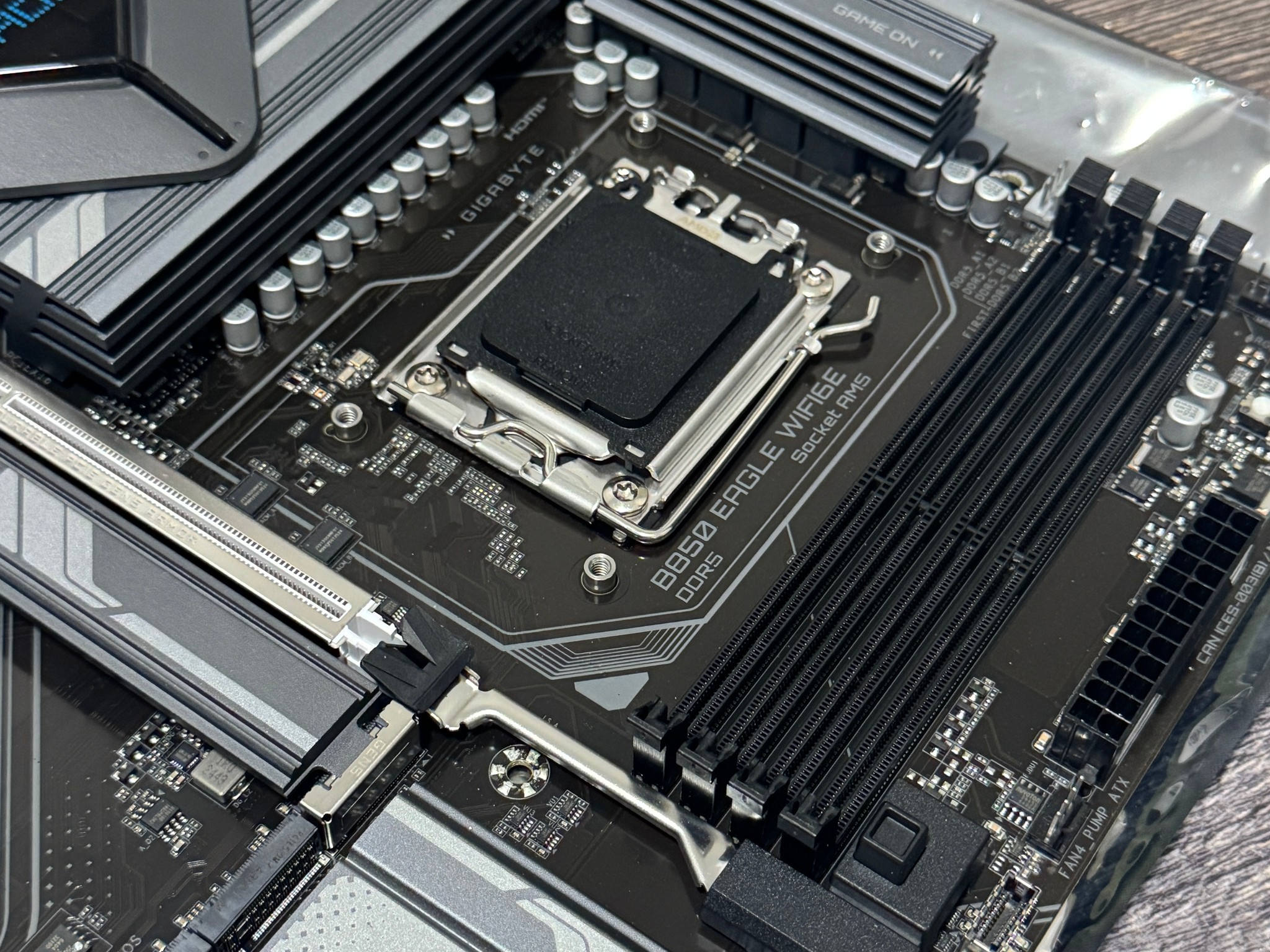 GIGABYTE B850 Eagle Wifi6E - AM5 Motherboard