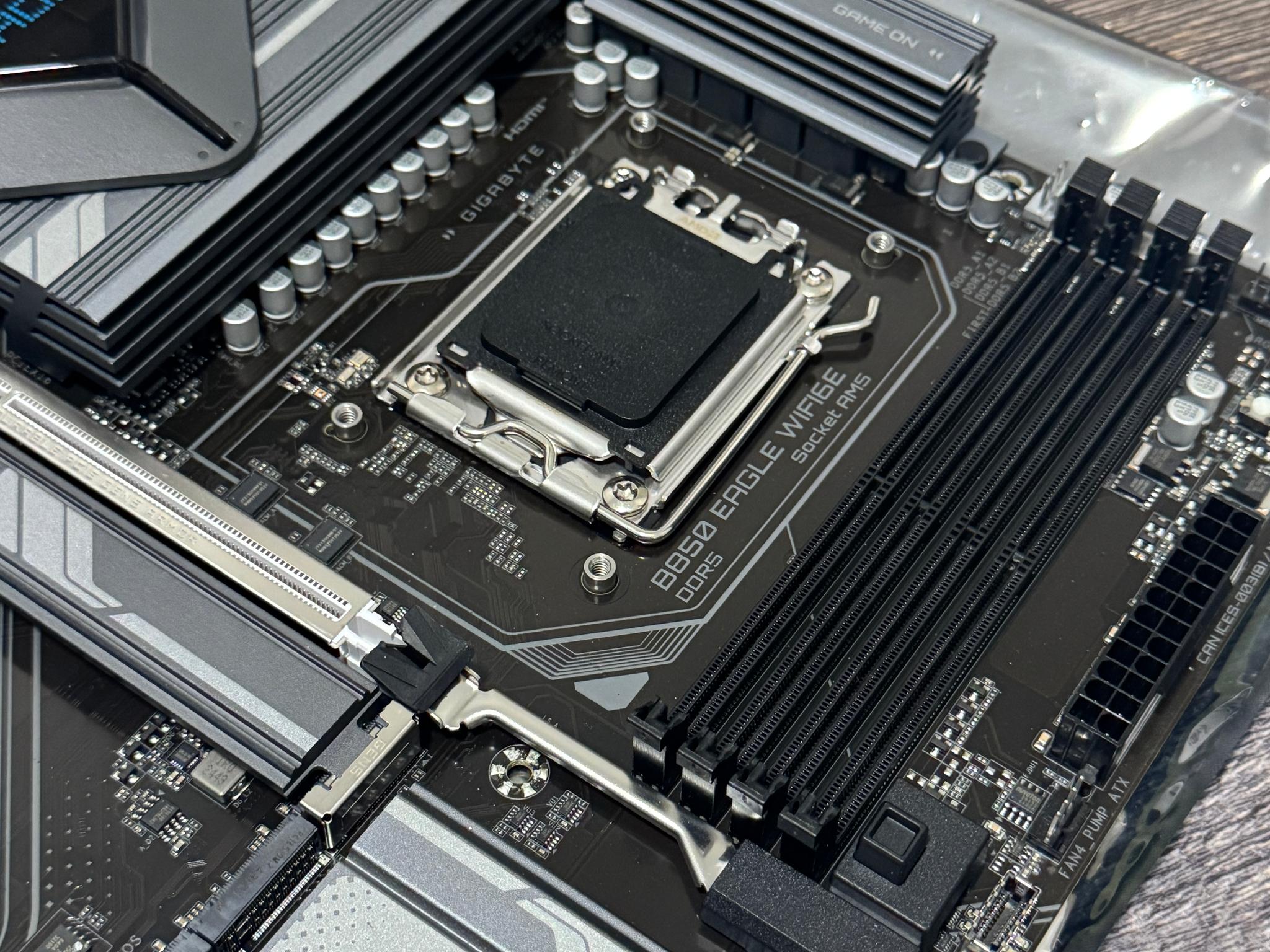 GIGABYTE B850 Eagle Wifi6E - AM5 Motherboard