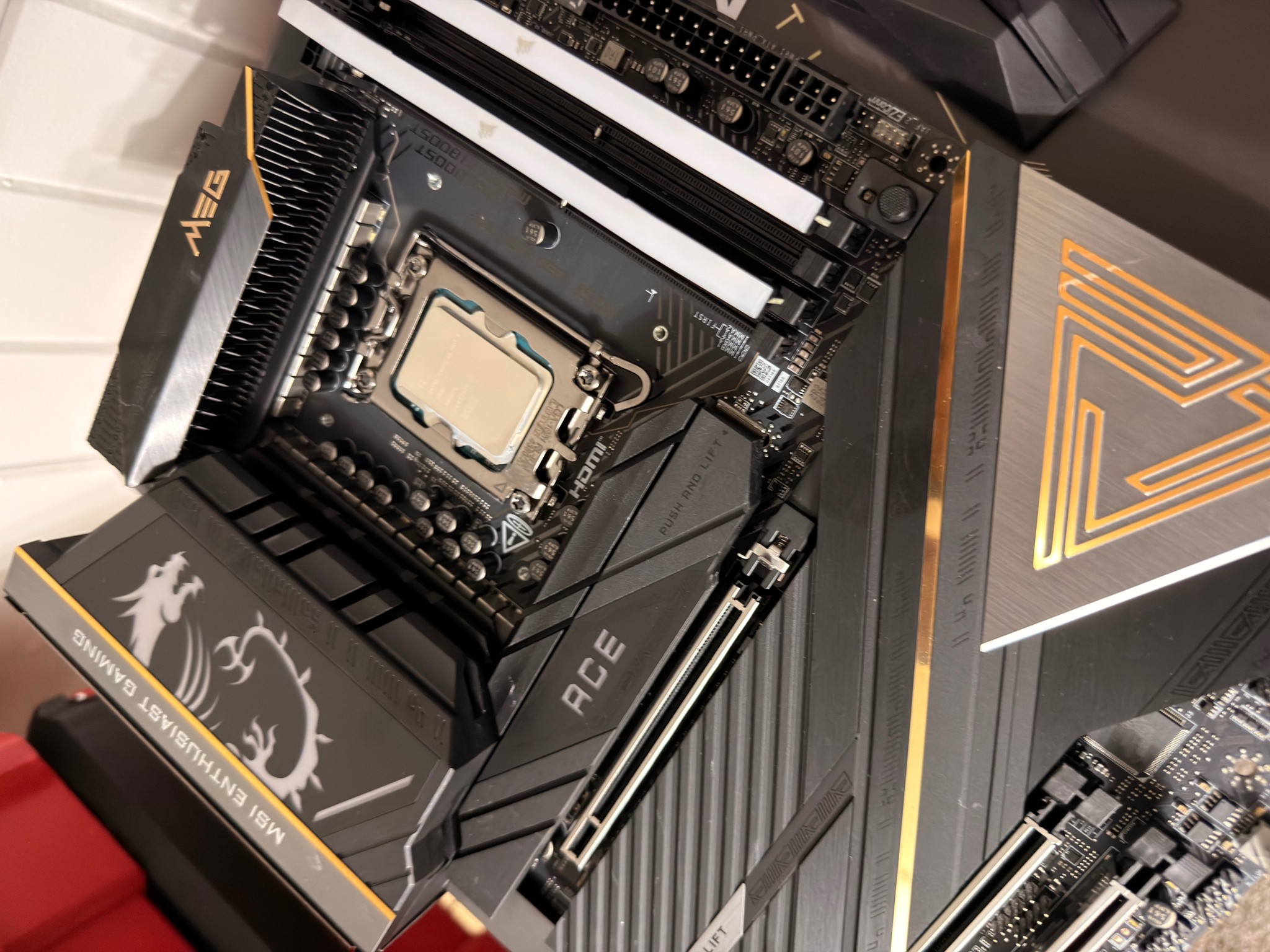 Intel Core Ultra 9 285k, MSI MEG Ace, 96gb DDR5 6400 Corsair