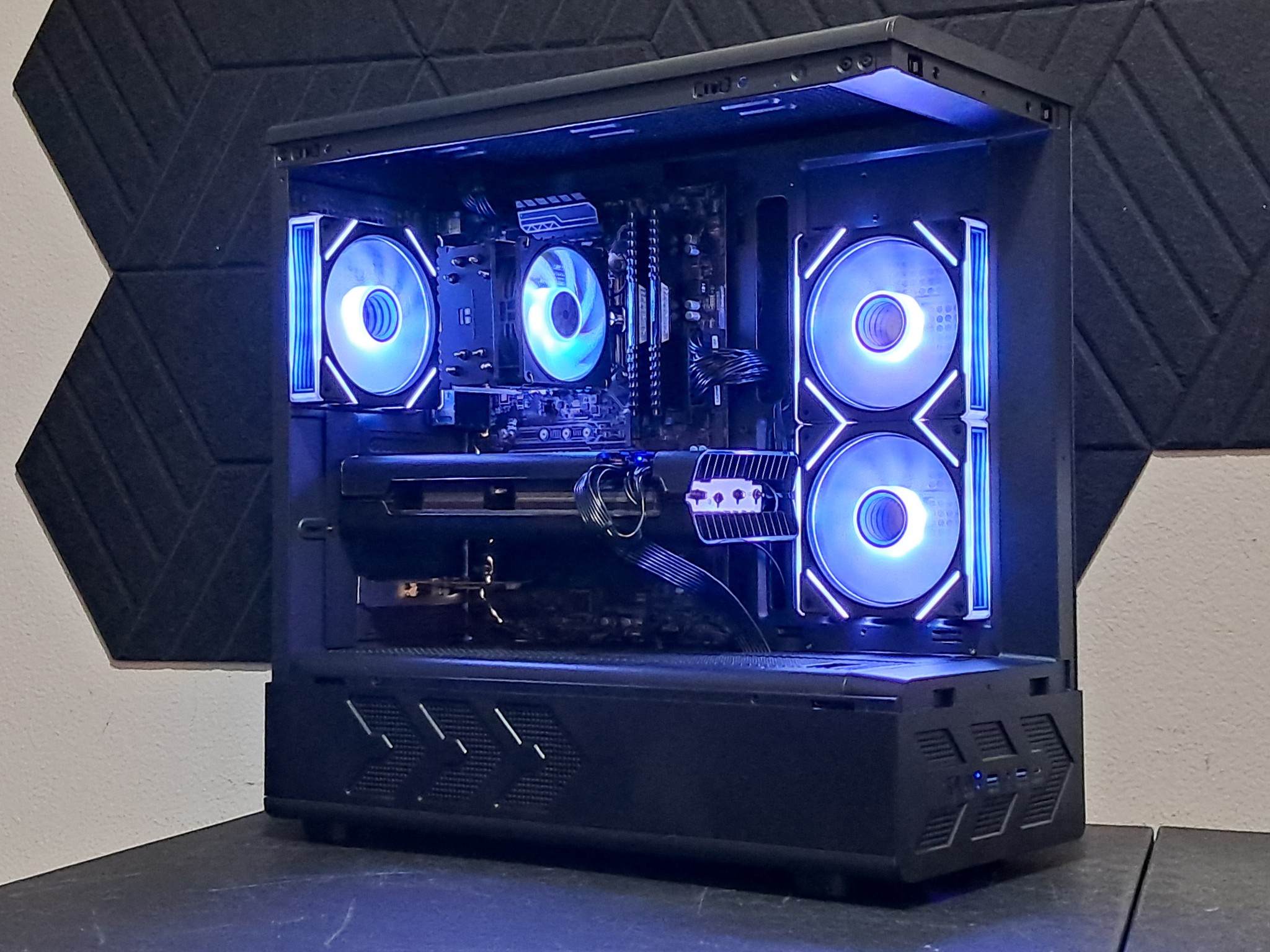 Custom 1080p Gamer | i7-7700 | RX 5700 | 16GB DDR4 | 1TB SSD | WiFi