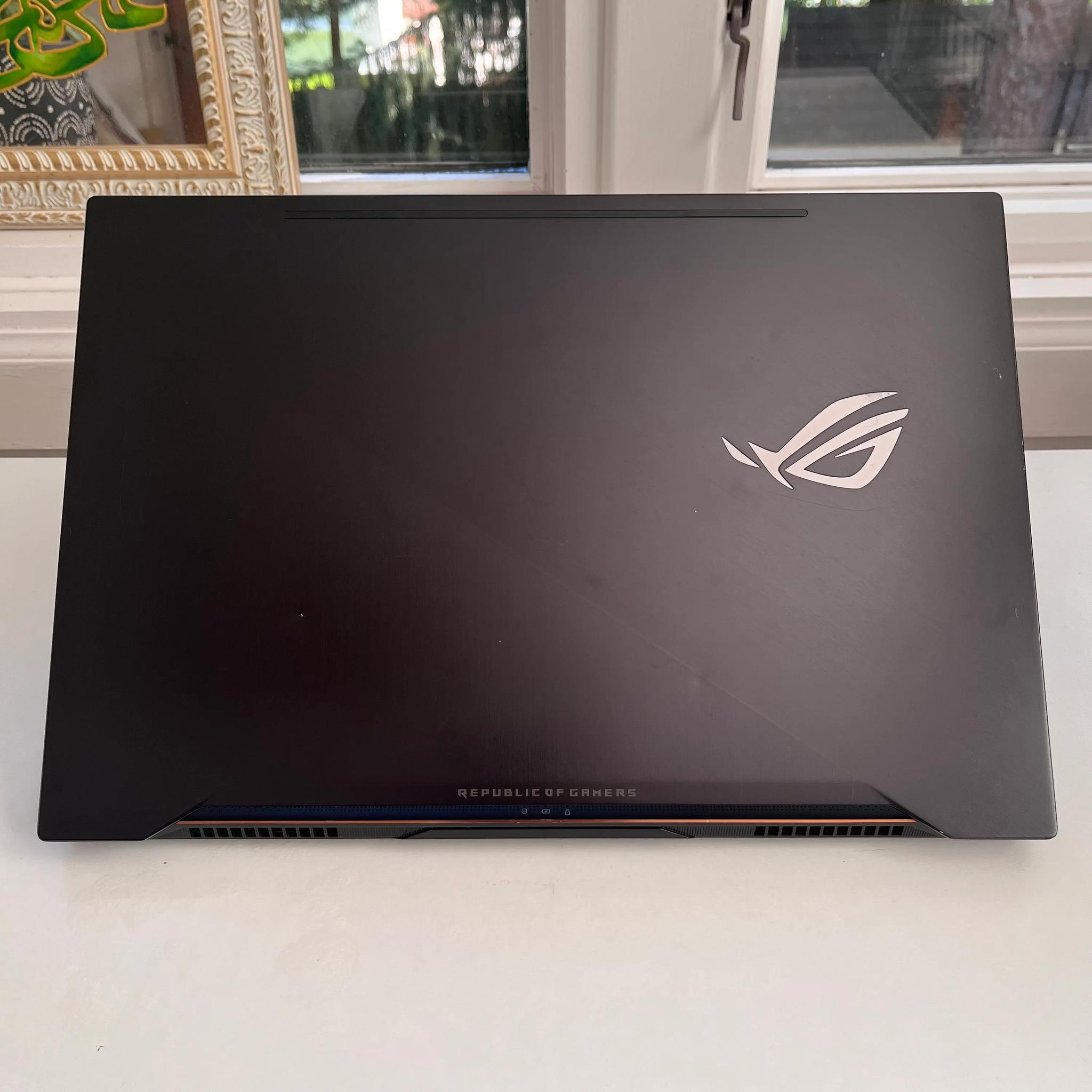 Strix ROG GU501GM 15.6" i7 8750H / 1060 / 1TB NVME + 1TB Hybrid / 16GB DDR4