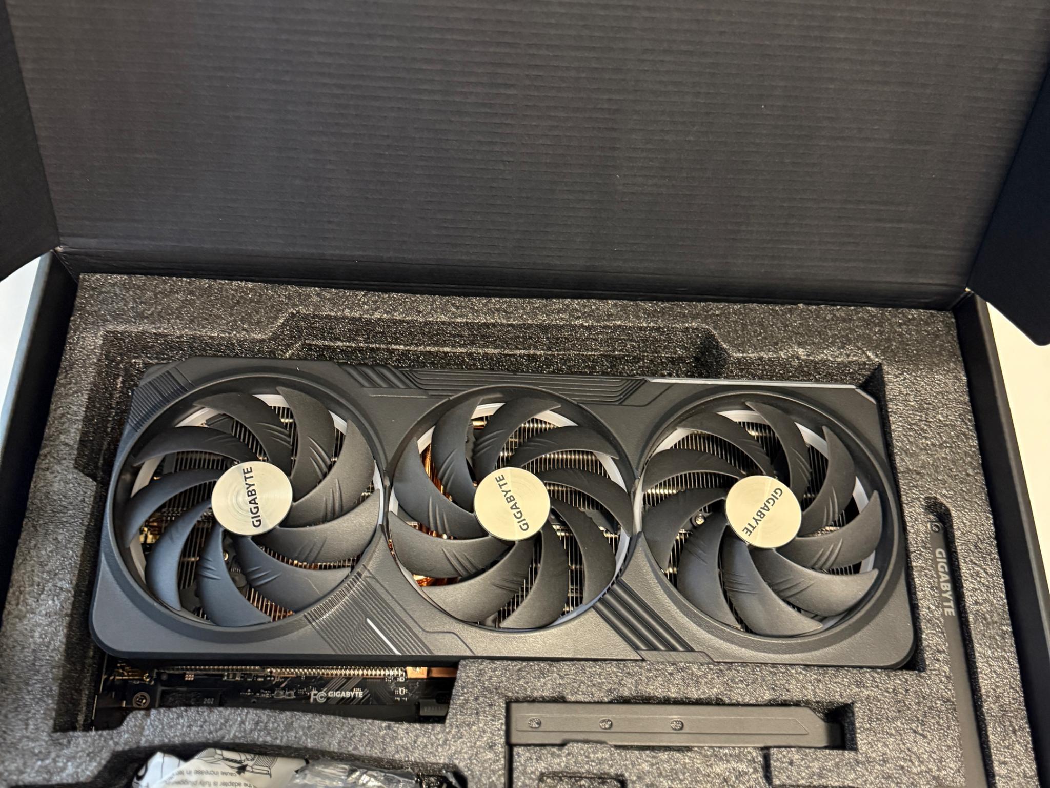 RTX 4080 Super - Gigabyte Gaming OC 16G