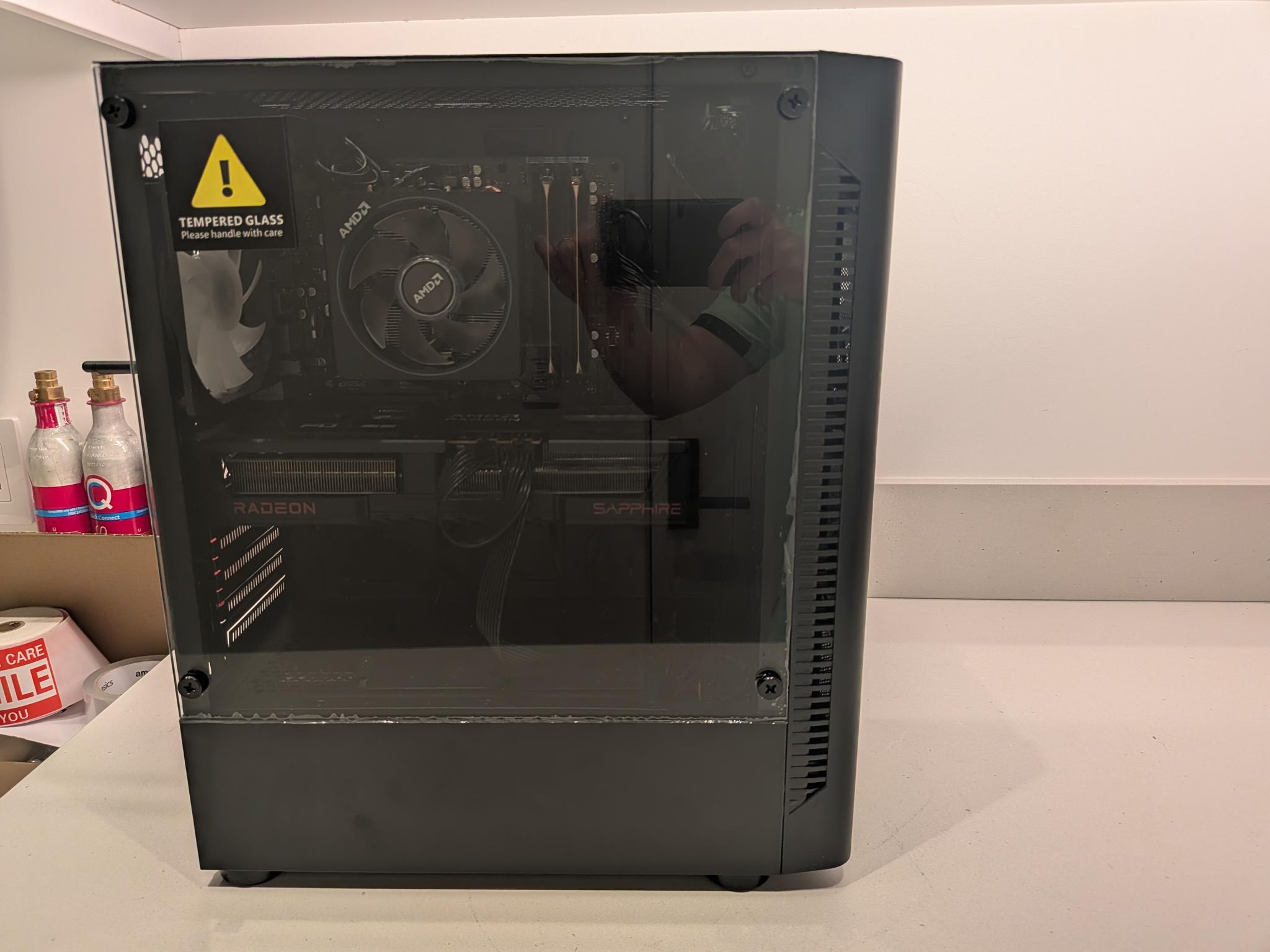 1440p Lightshow - RX 9070, Ryzen 5 7600, 32 GB DDR5, 2 TB Gen 4 NVME, RGB