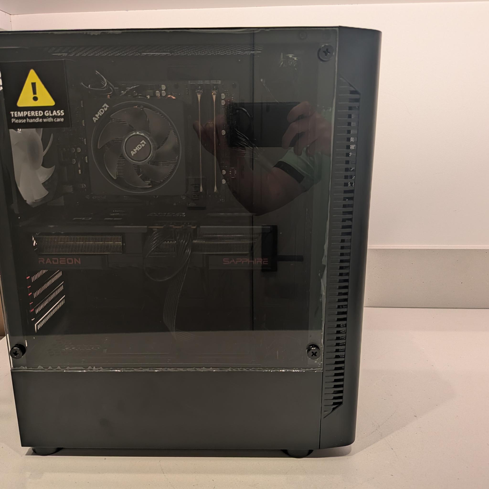 1440p Lightshow - RX 9070, Ryzen 5 7600, 32 GB DDR5, 2 TB Gen 4 NVME, RGB