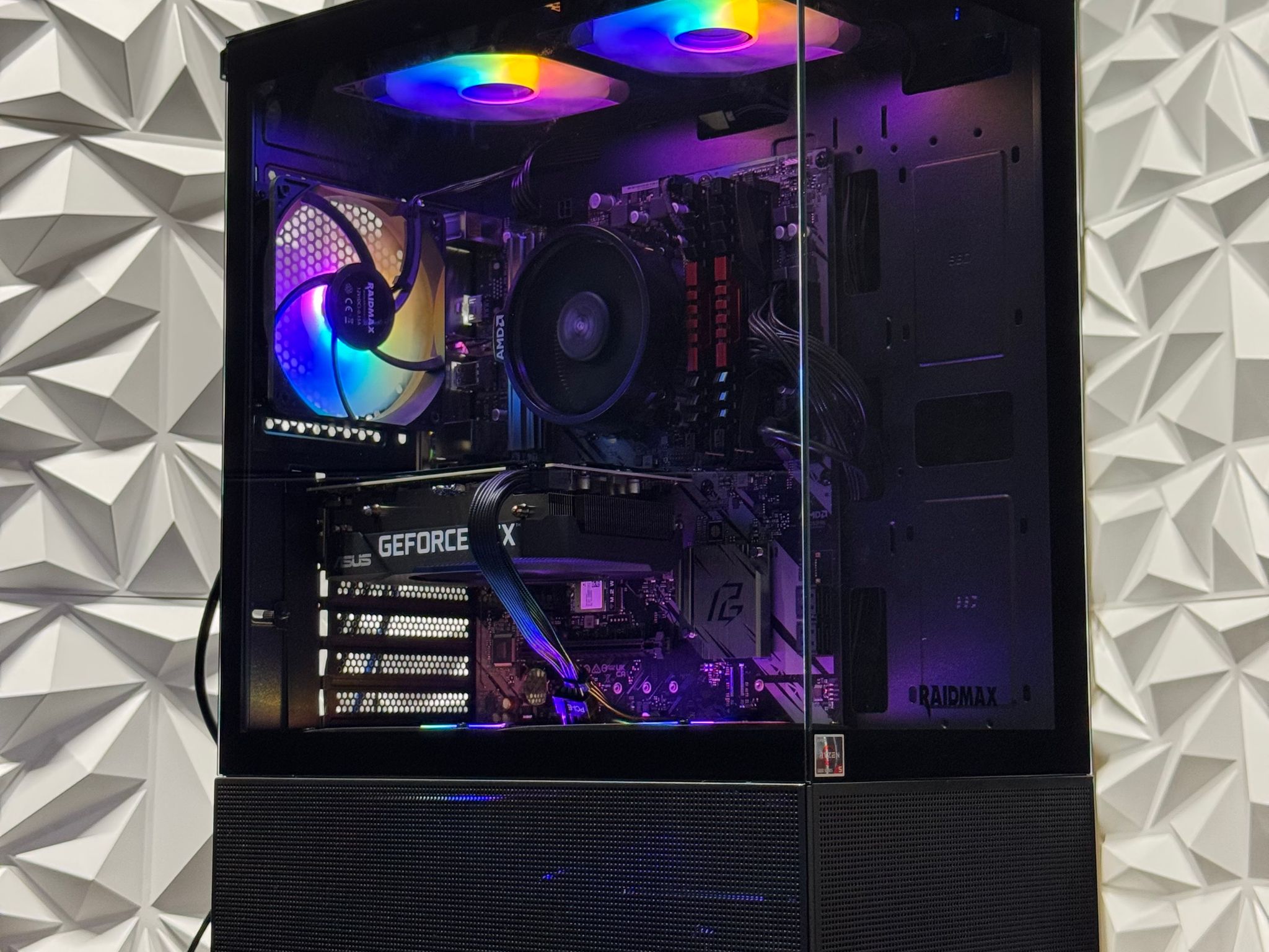 Rtx 3060 / Ryzen 5 5500 / 16GB 2666MHz / 500GB Crucial nvme ssd / B550 motherboard