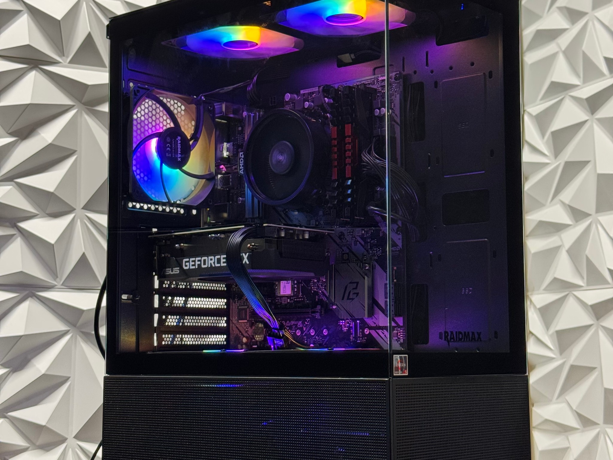 Rtx 3060 / Ryzen 5 5500 / 16GB 2666MHz / 500GB Crucial nvme ssd / B550 motherboard