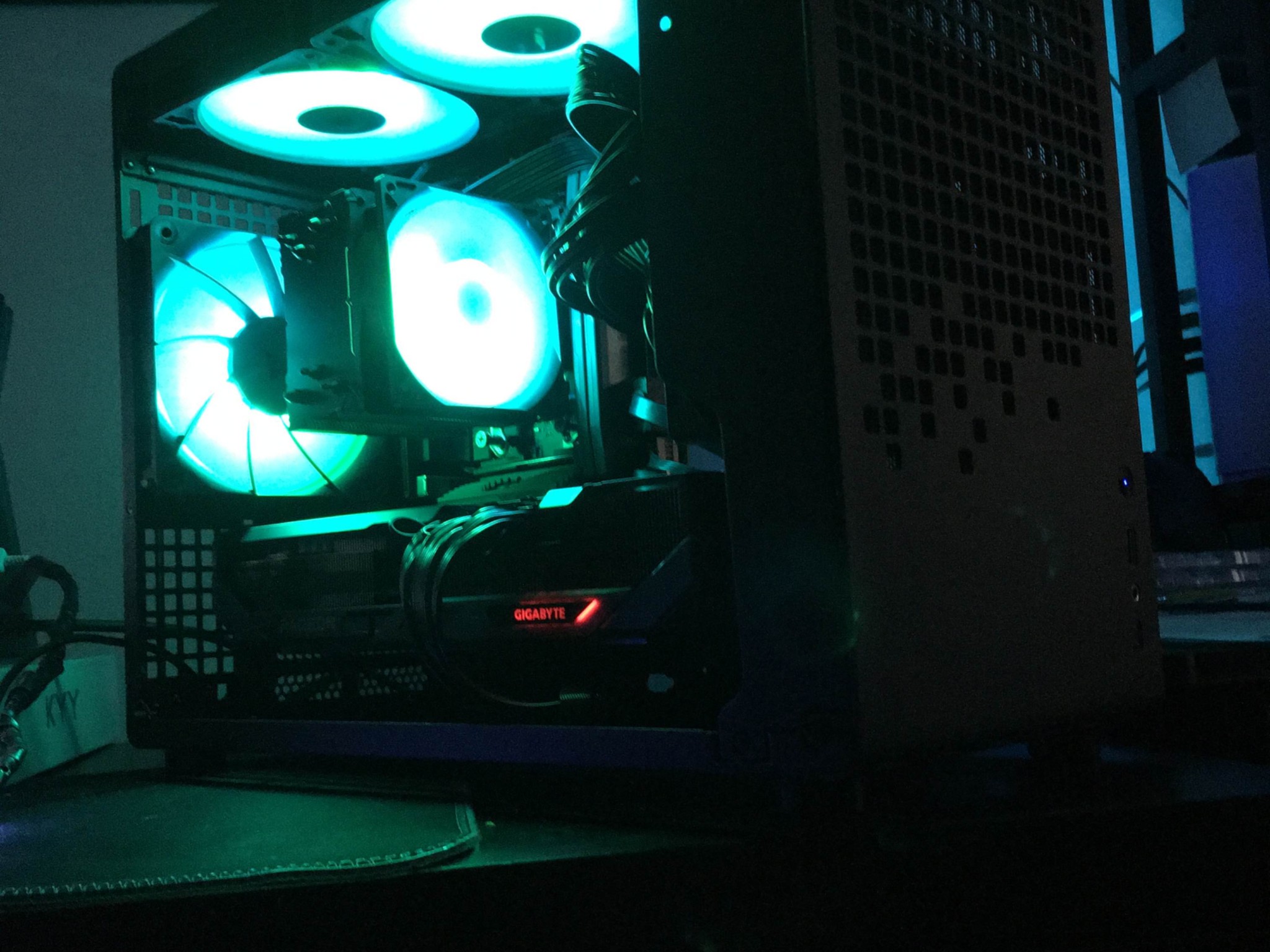 Z20 9800X3D x Giga 9070XT Gaming OC SFF