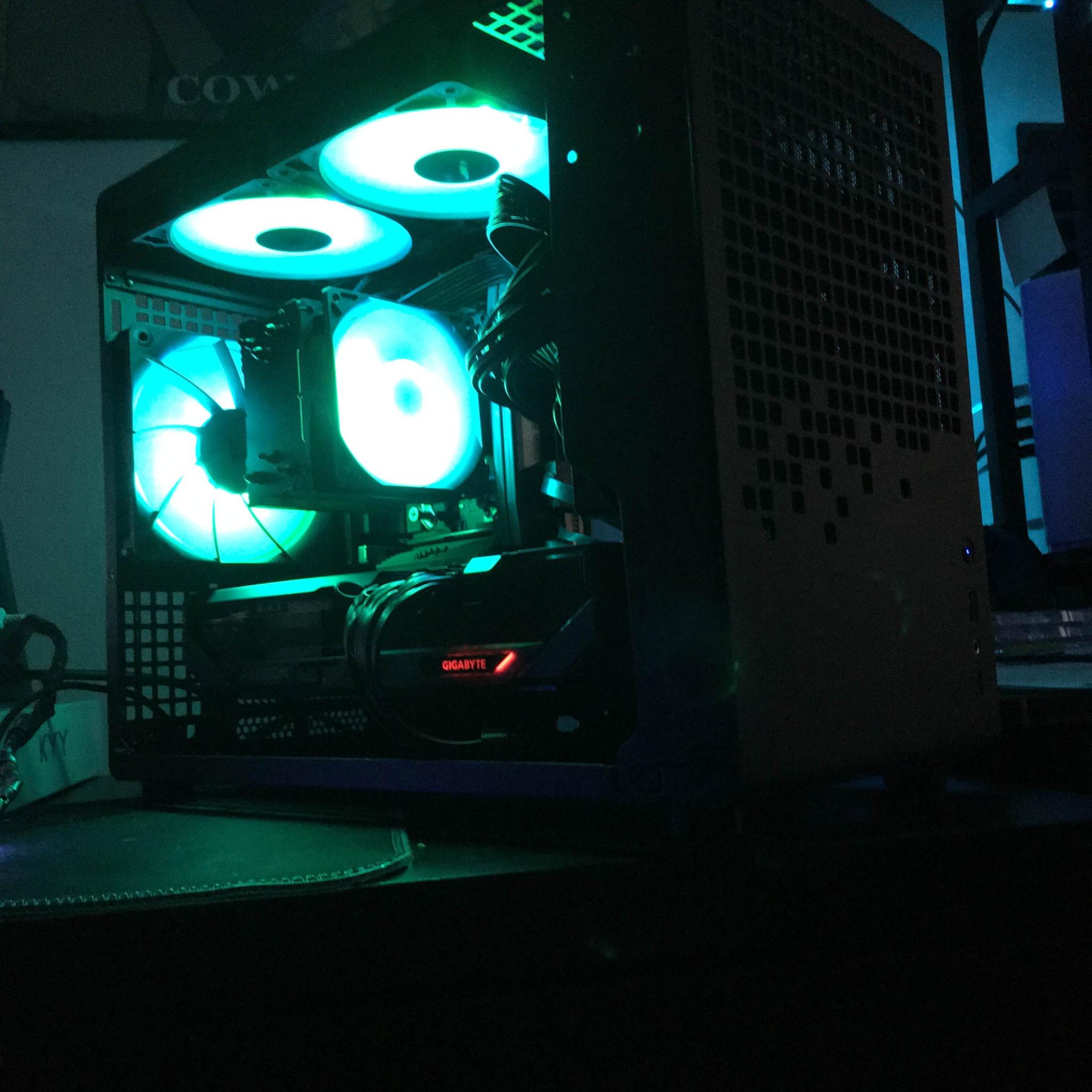 Z20 9800X3D x Giga 9070XT Gaming OC SFF