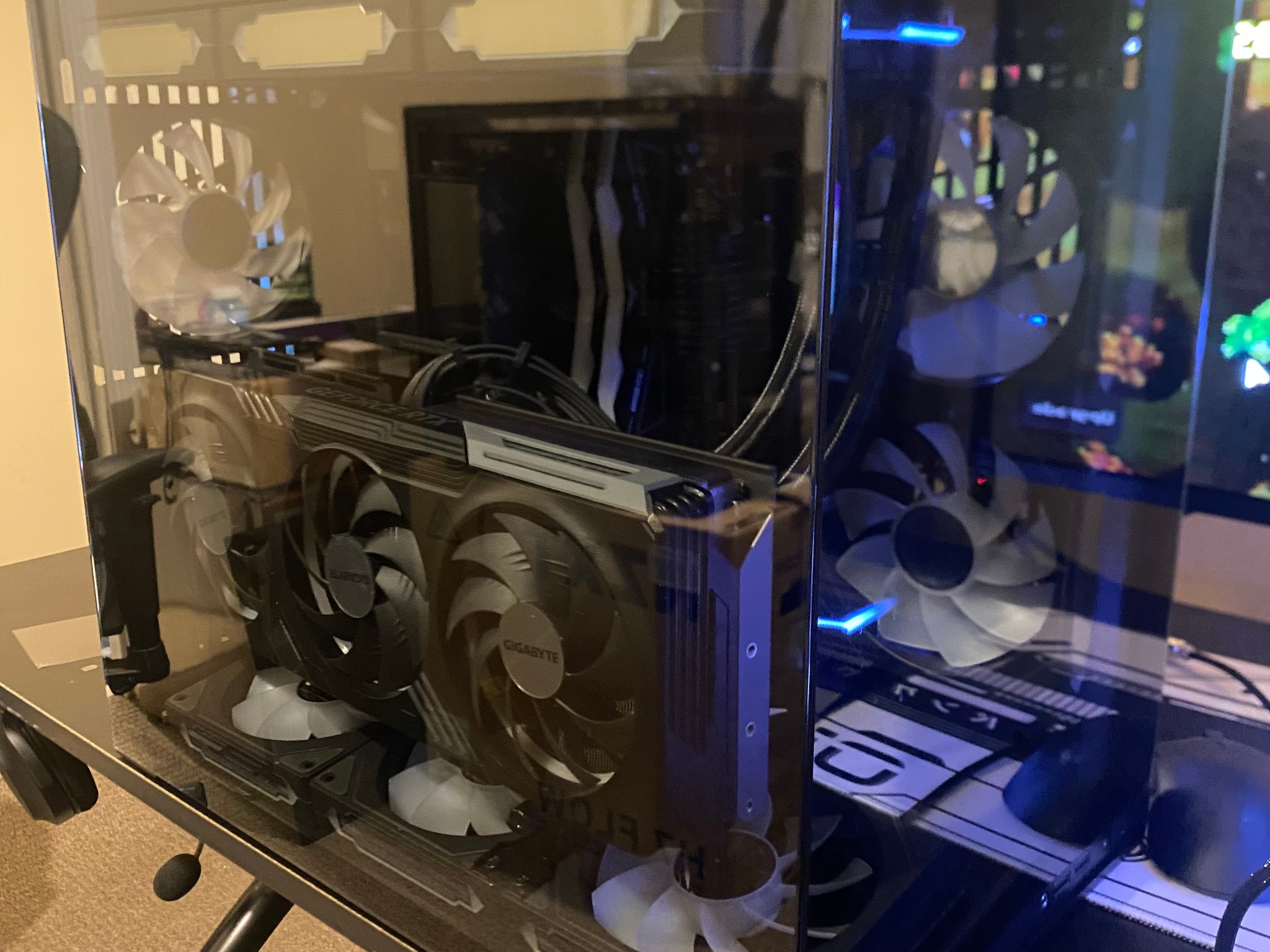 LITTLE TITAN GAMING PC | AMD RYZEN 7 7800X3D | NVIDIA RTX 4070 Ti | 32GB DDR5 | 1TB