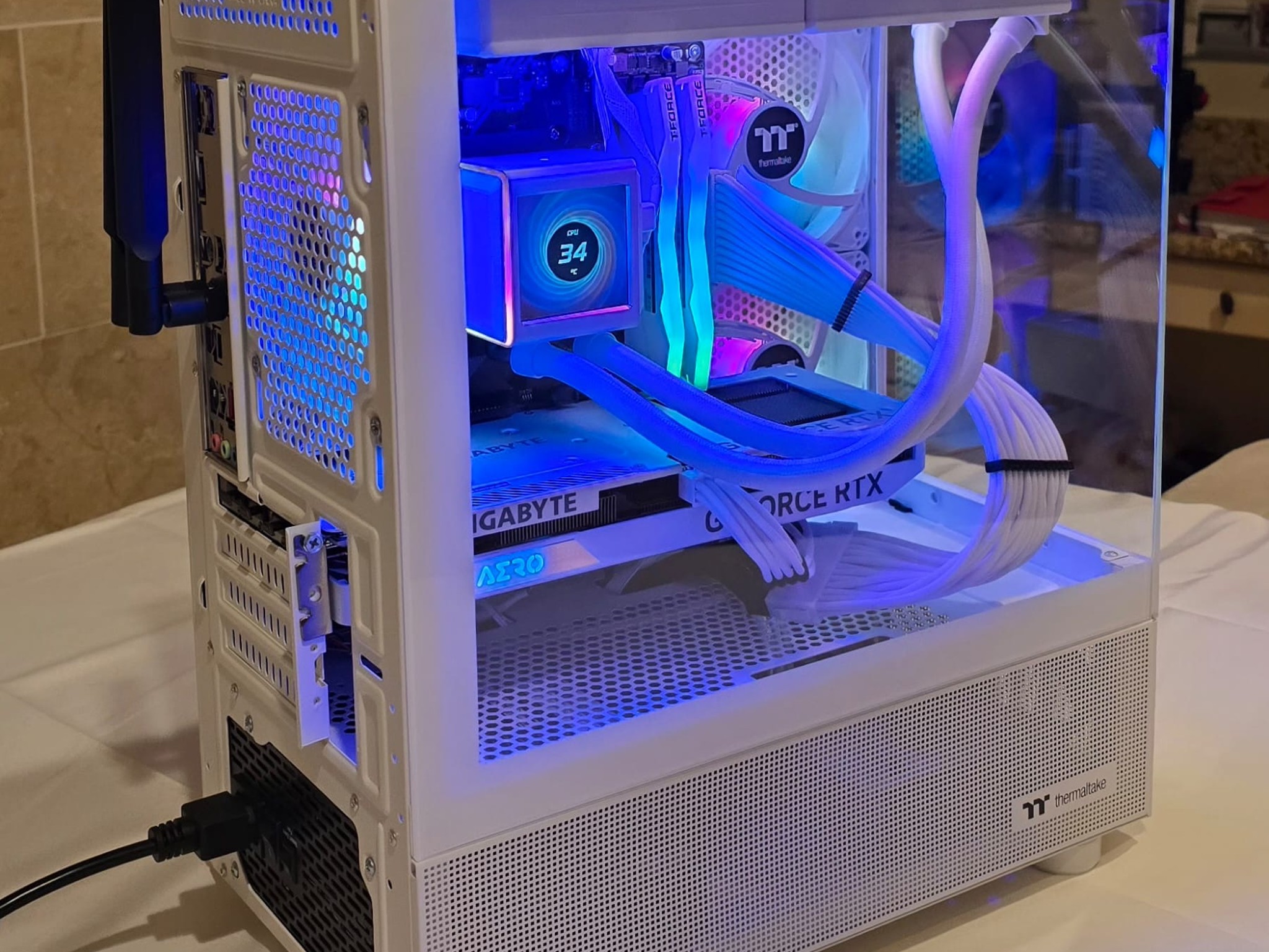 Beautiful White RGB 4060+7700X PC 🔥🔥