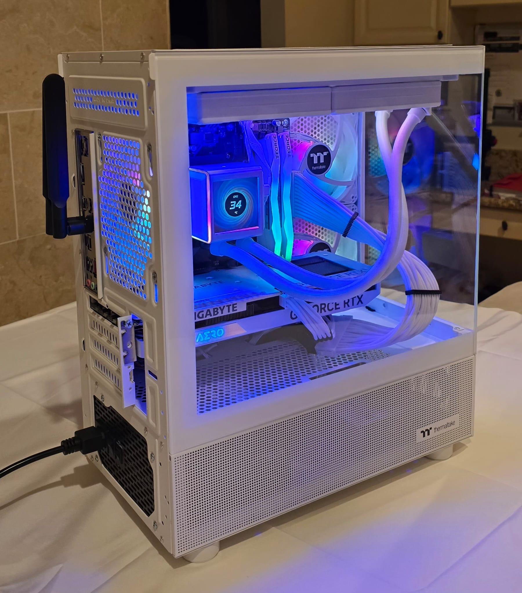 Beautiful White RGB 4060+7700X PC 🔥🔥