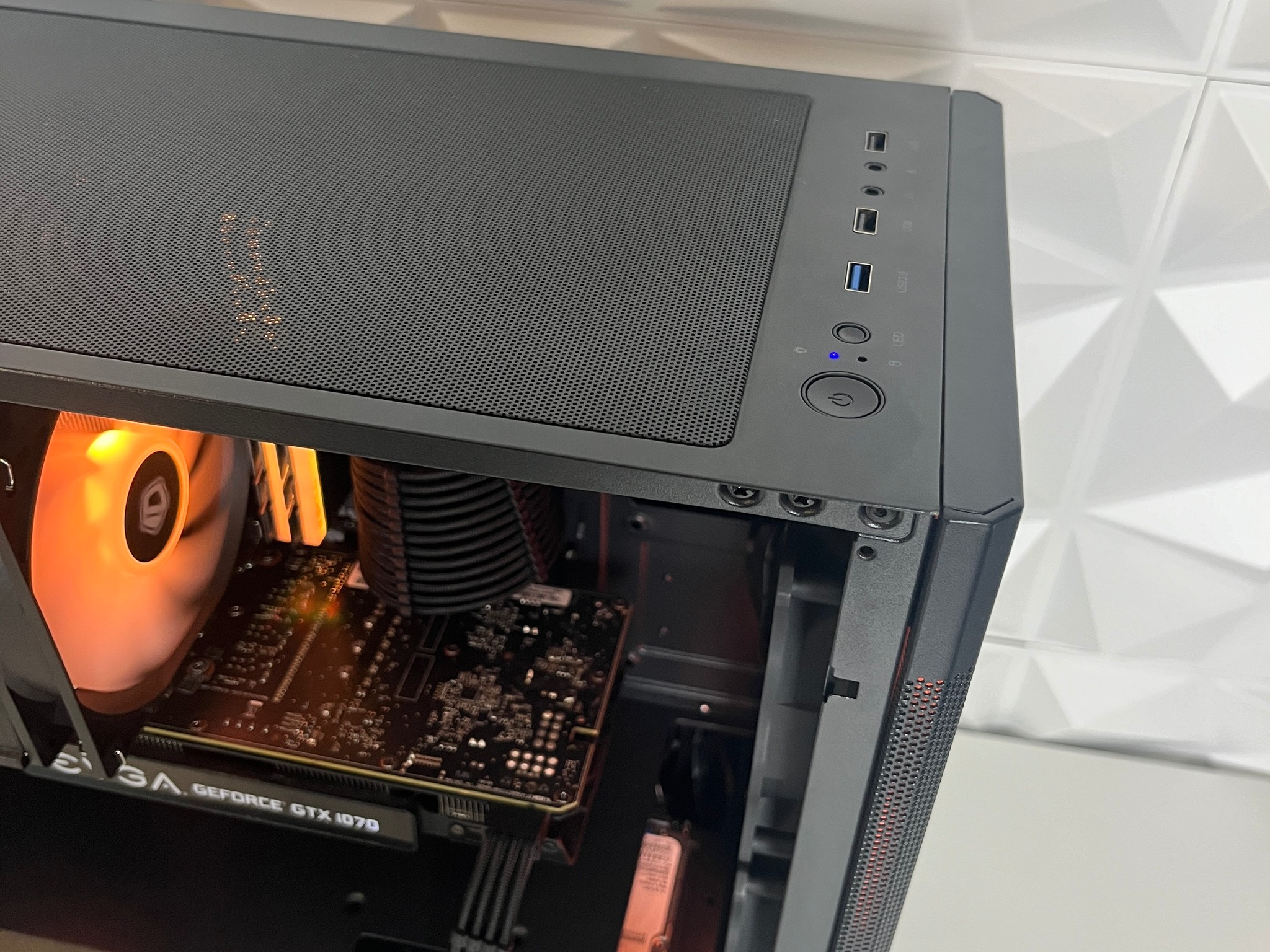 Black RGB Gaming PC | Ryzen 5 2600x + GTX 1070 8GB