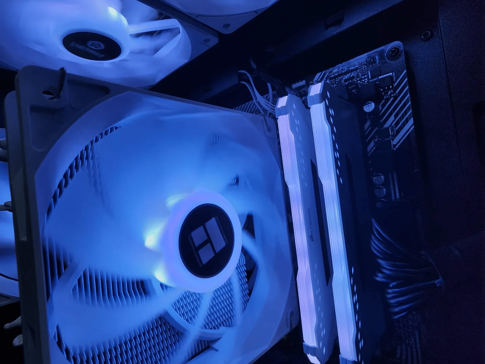 🤍🖤🤍 Gigabyte GeForce GTX 1080Ti 11GB // AMD Ryzen 7 2700X // Corsair Vengeance 16GB 2666MHz