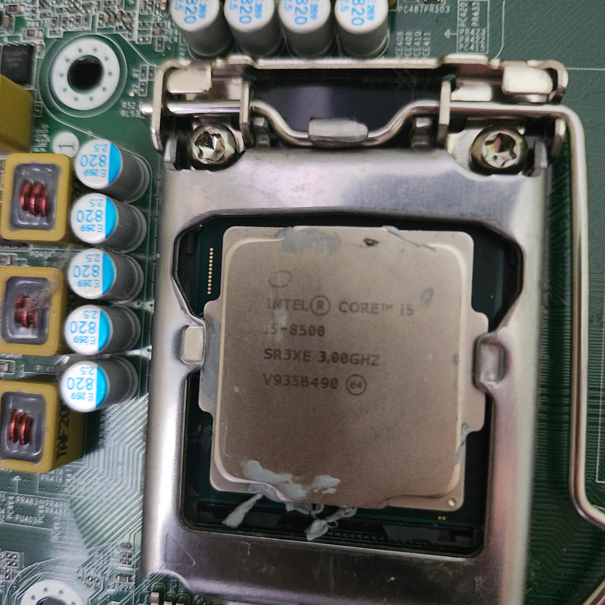 Q370 chipset with an i5 8500