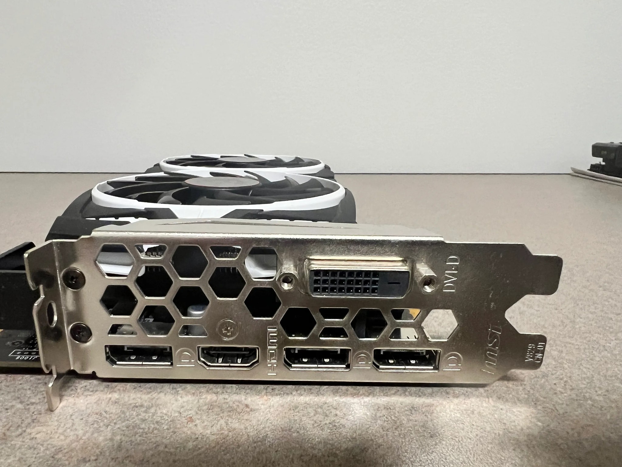 MSI GeForce GTX 1070 ARMOR 8G OC